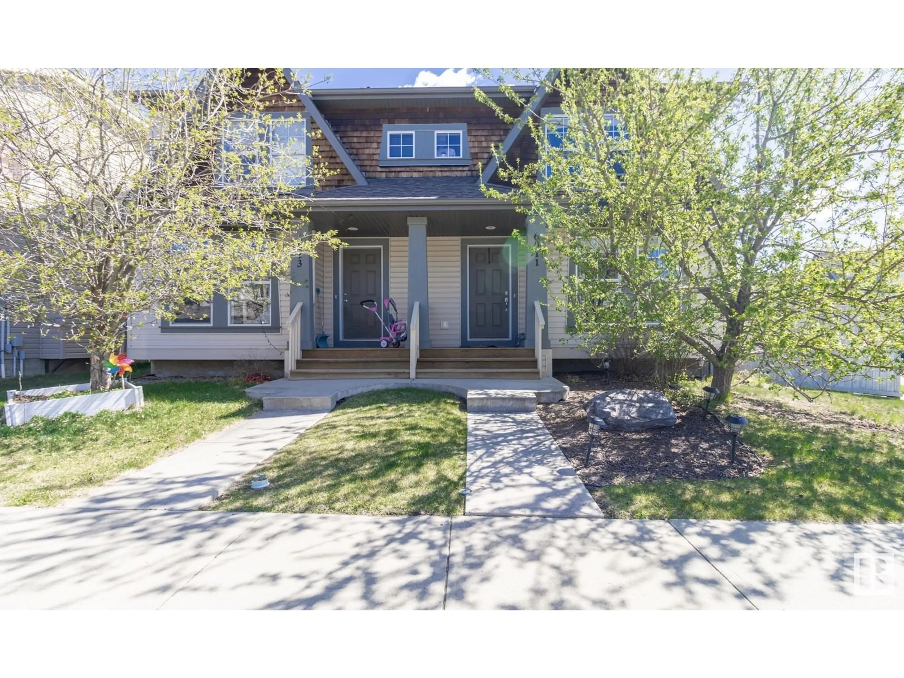 Home with vinyl exterior material, street for 6011 214 ST, Edmonton Alberta T6M0H8