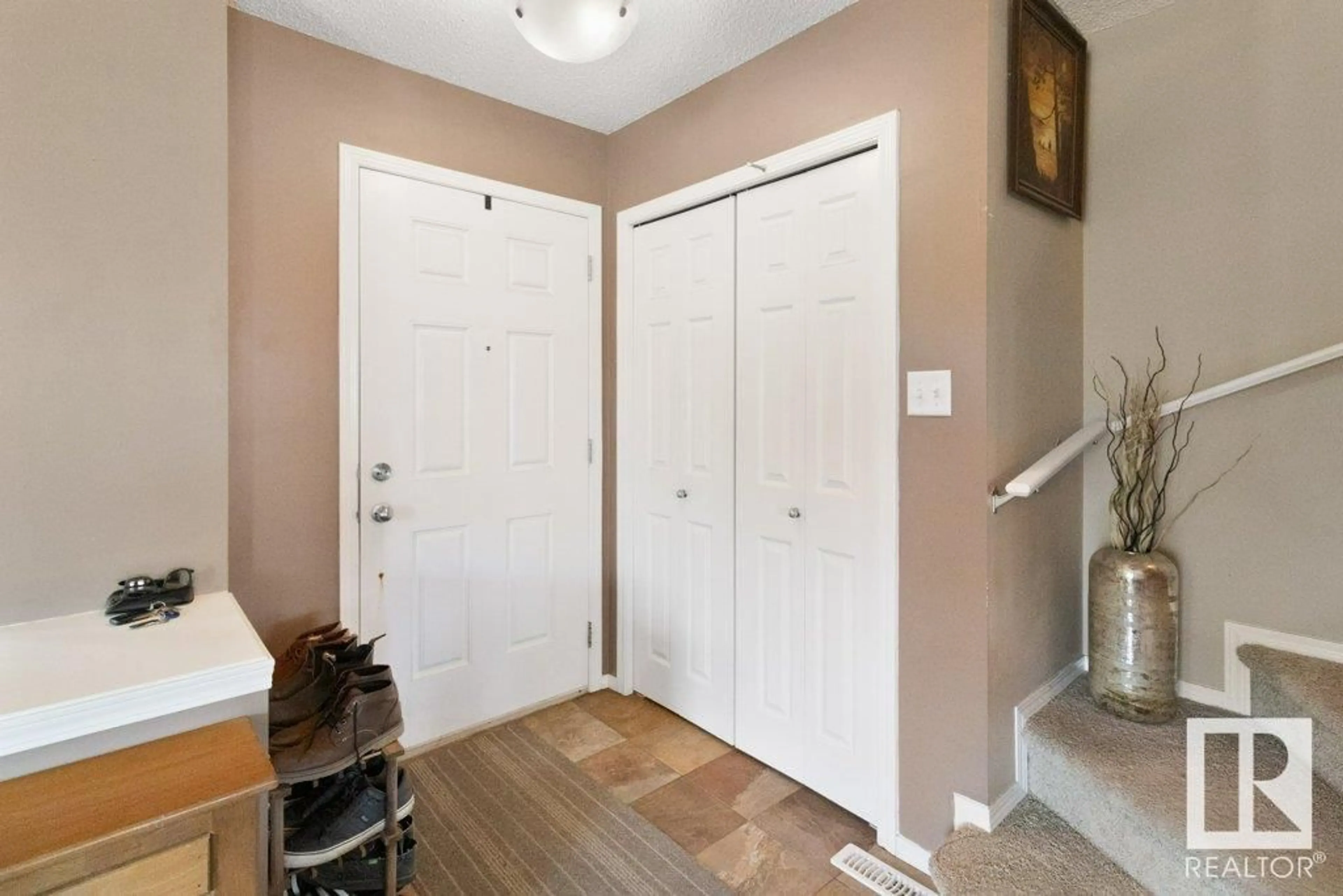 Indoor entryway for 6011 214 ST, Edmonton Alberta T6M0H8