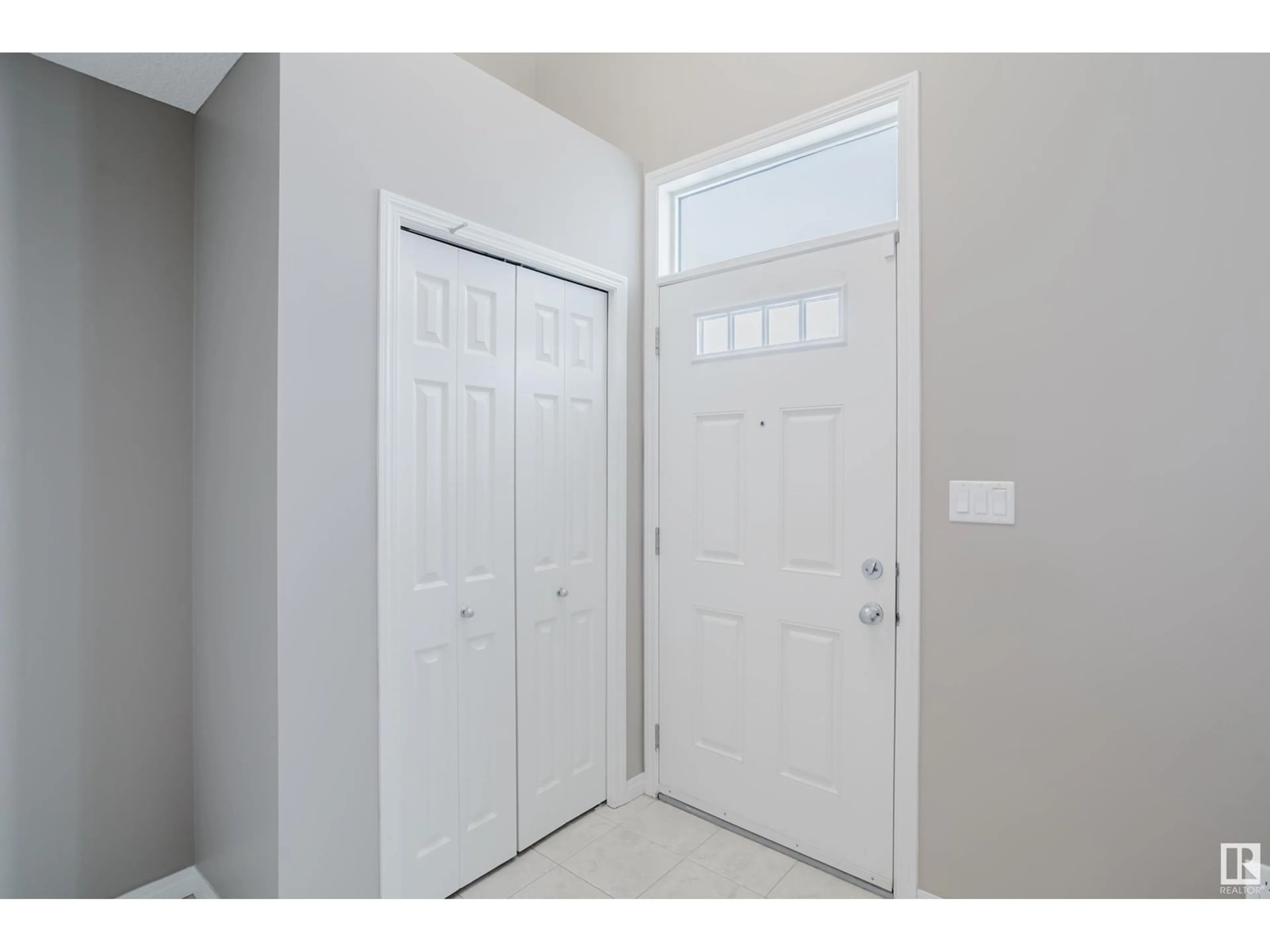 Indoor entryway for #14 - 2905 141 ST, Edmonton Alberta T6W3M4