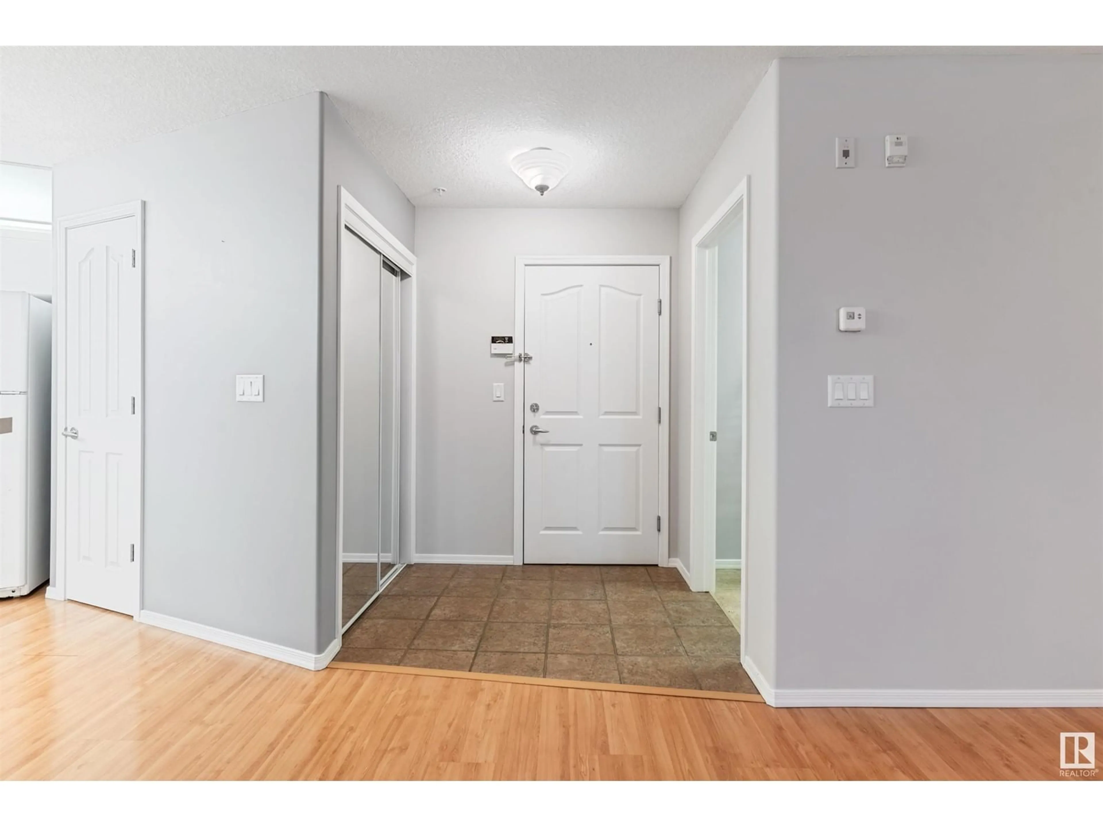 Indoor entryway for #137 - 9008 99 AV, Edmonton Alberta T5H4M6