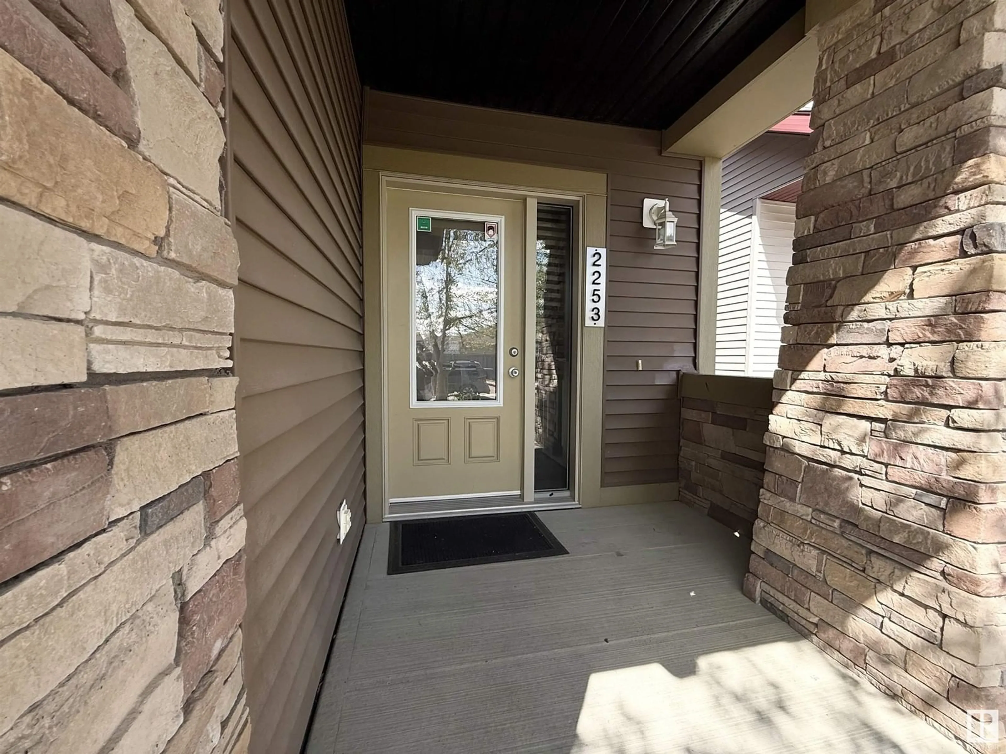 Indoor entryway for 2253 AUSTIN WY, Edmonton Alberta T6W0L2