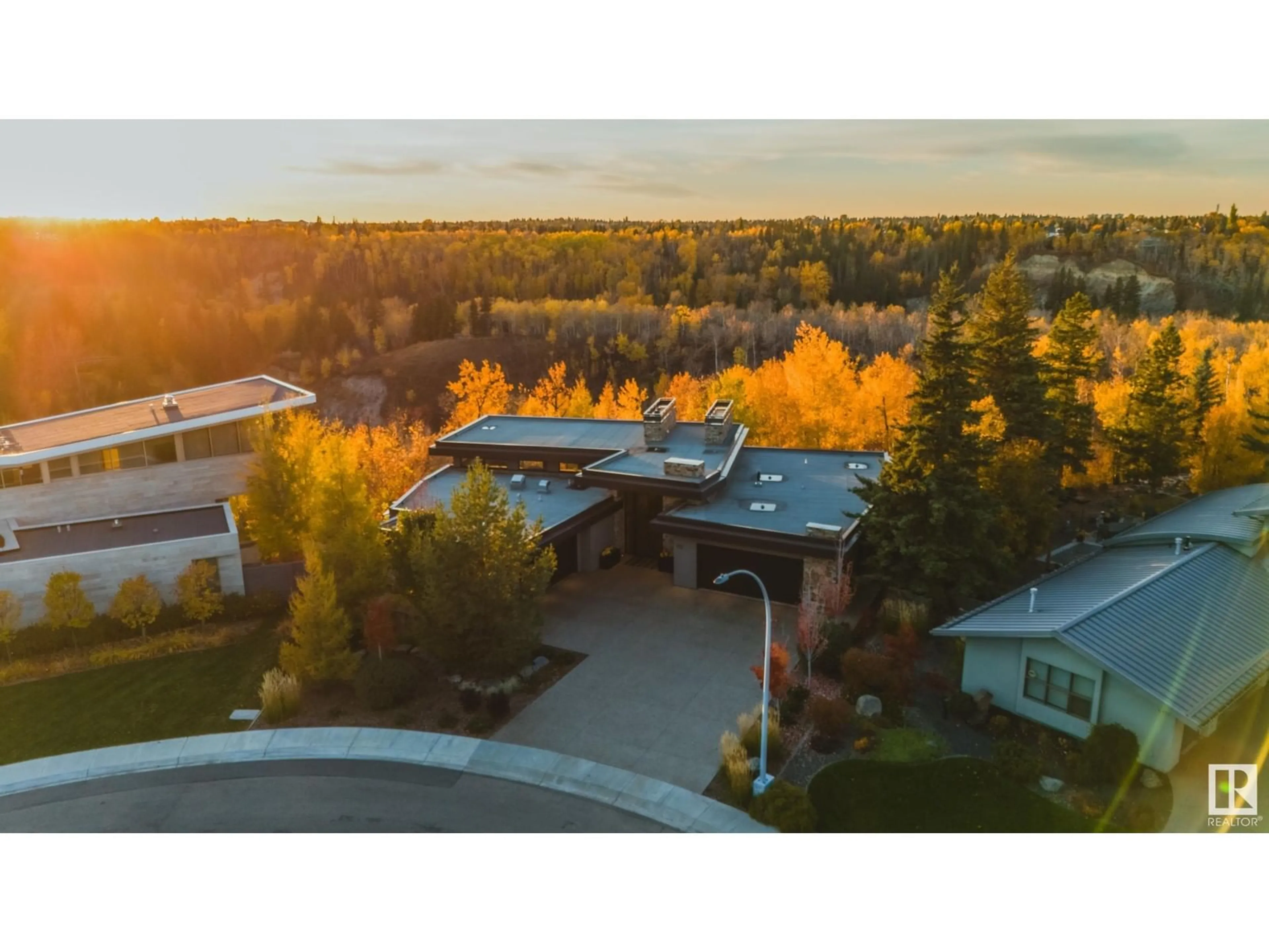 A pic from outside/outdoor area/front of a property/back of a property/a pic from drone, mountain view for 112 WESTBROOK DR, Edmonton Alberta T6J2E1
