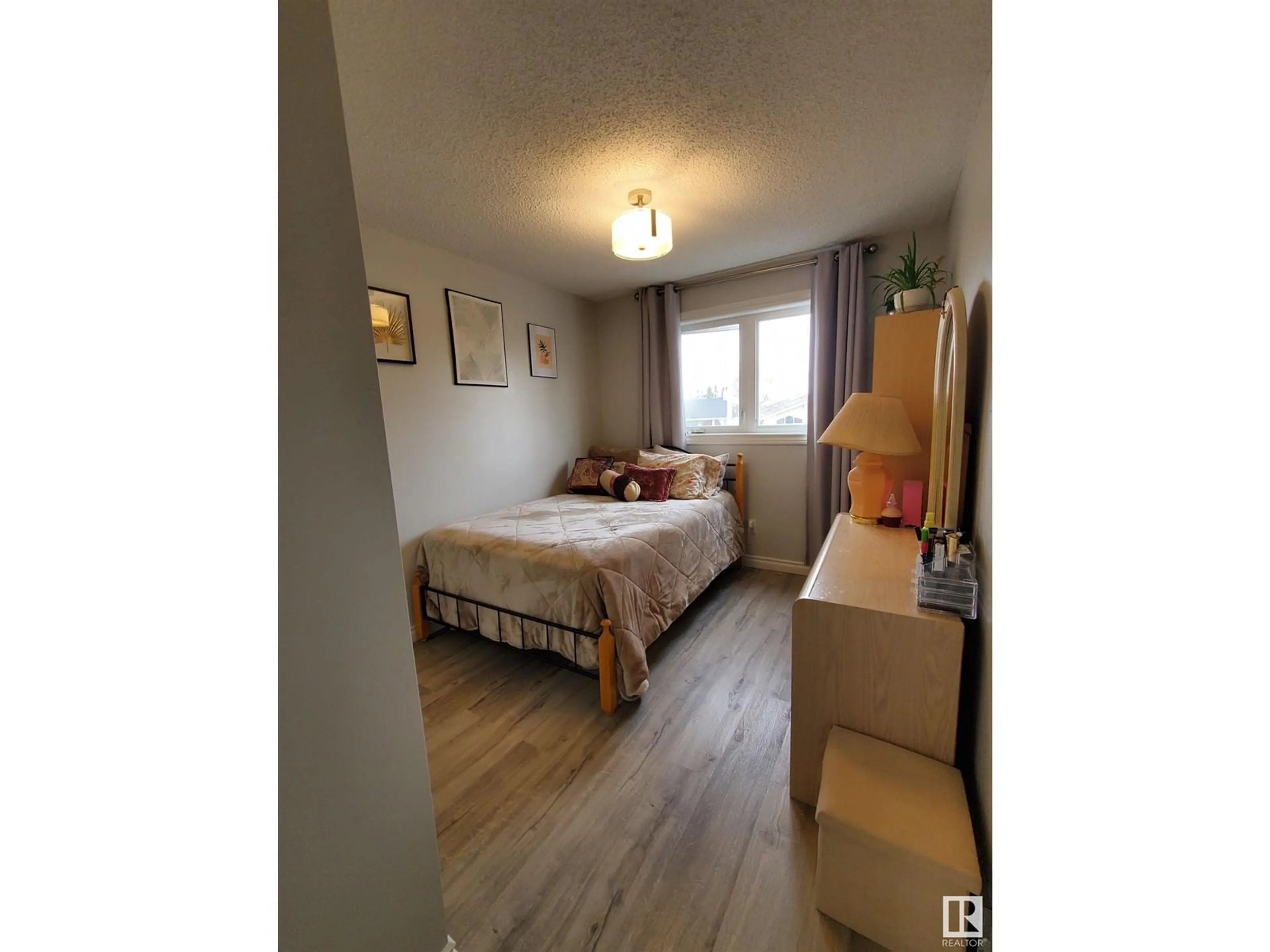A pic of a room for 8507 152B AV, Edmonton Alberta T5E5V7