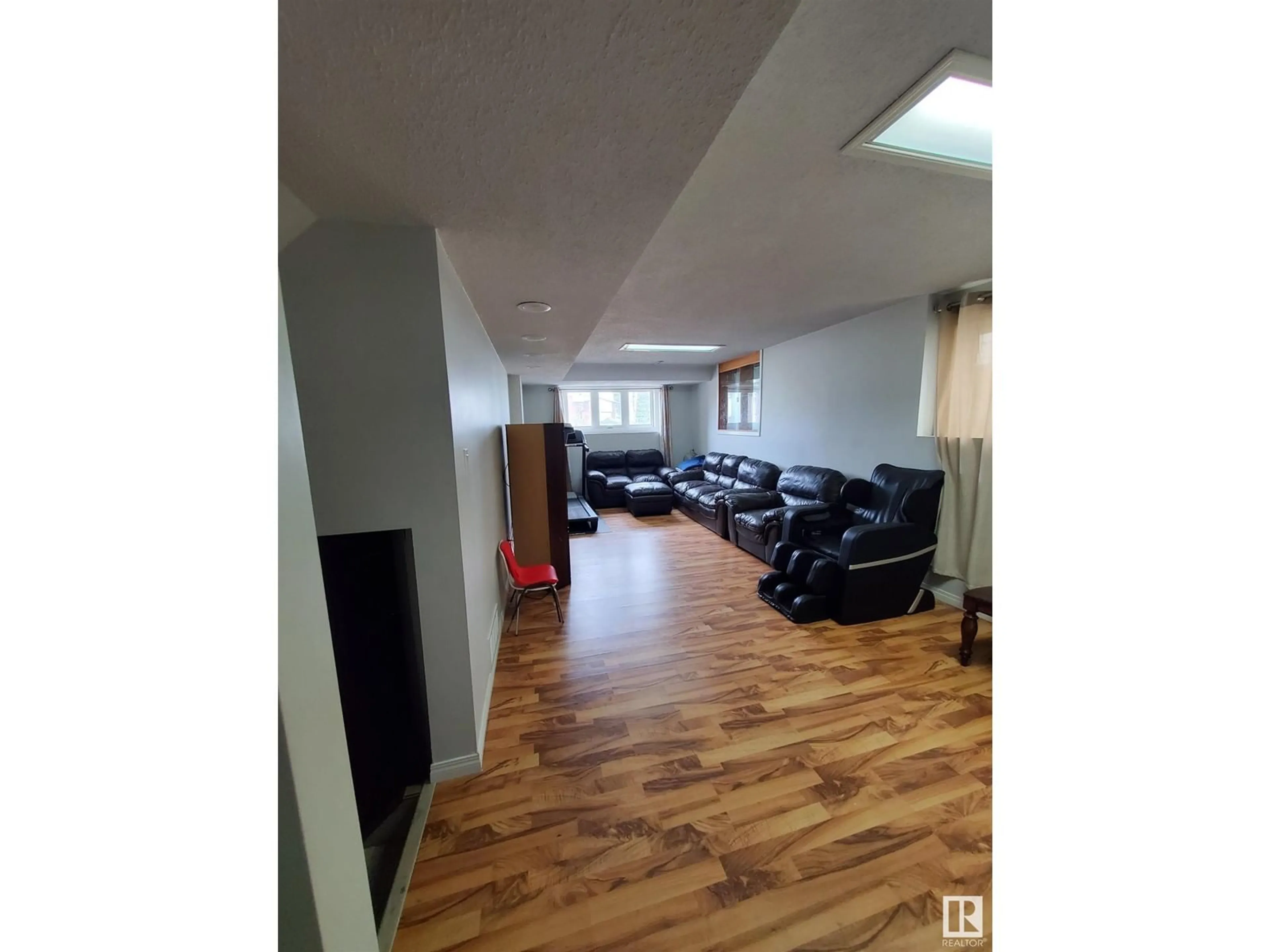 A pic of a room for 8507 152B AV, Edmonton Alberta T5E5V7