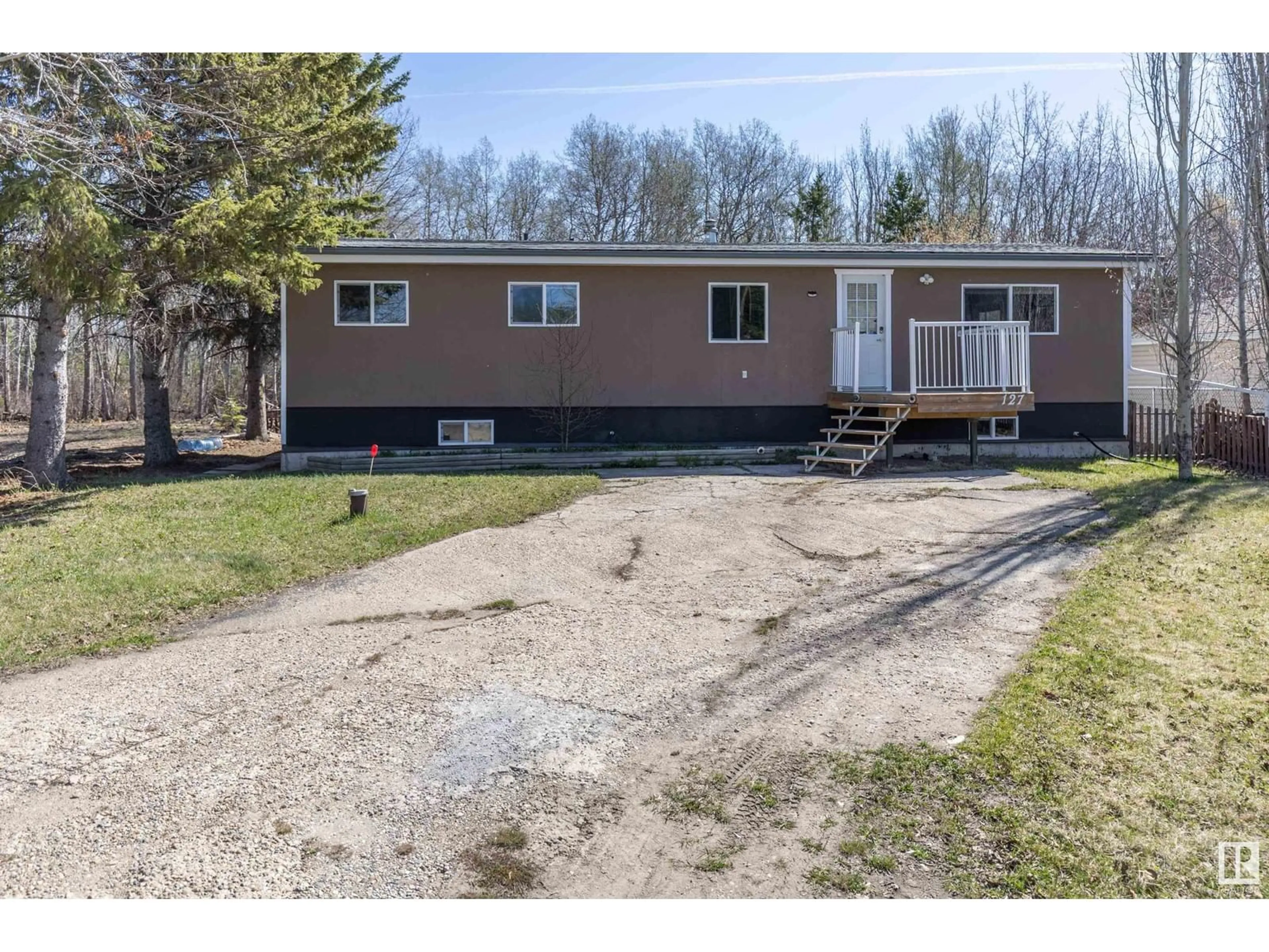 A pic from outside/outdoor area/front of a property/back of a property/a pic from drone, unknown for 127 RGE ROAD 212 A, Rural Strathcona County Alberta T8G1B2