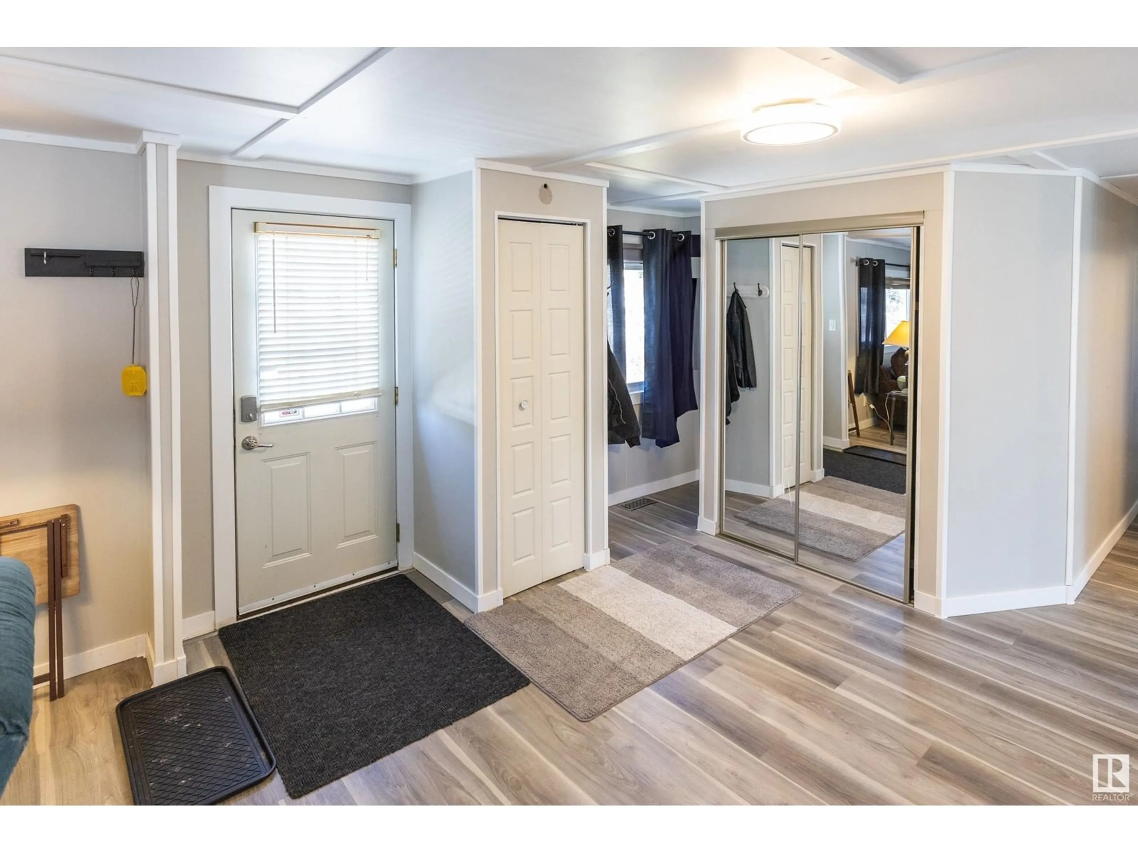Indoor entryway for 127 RGE ROAD 212 A, Rural Strathcona County Alberta T8G1B2