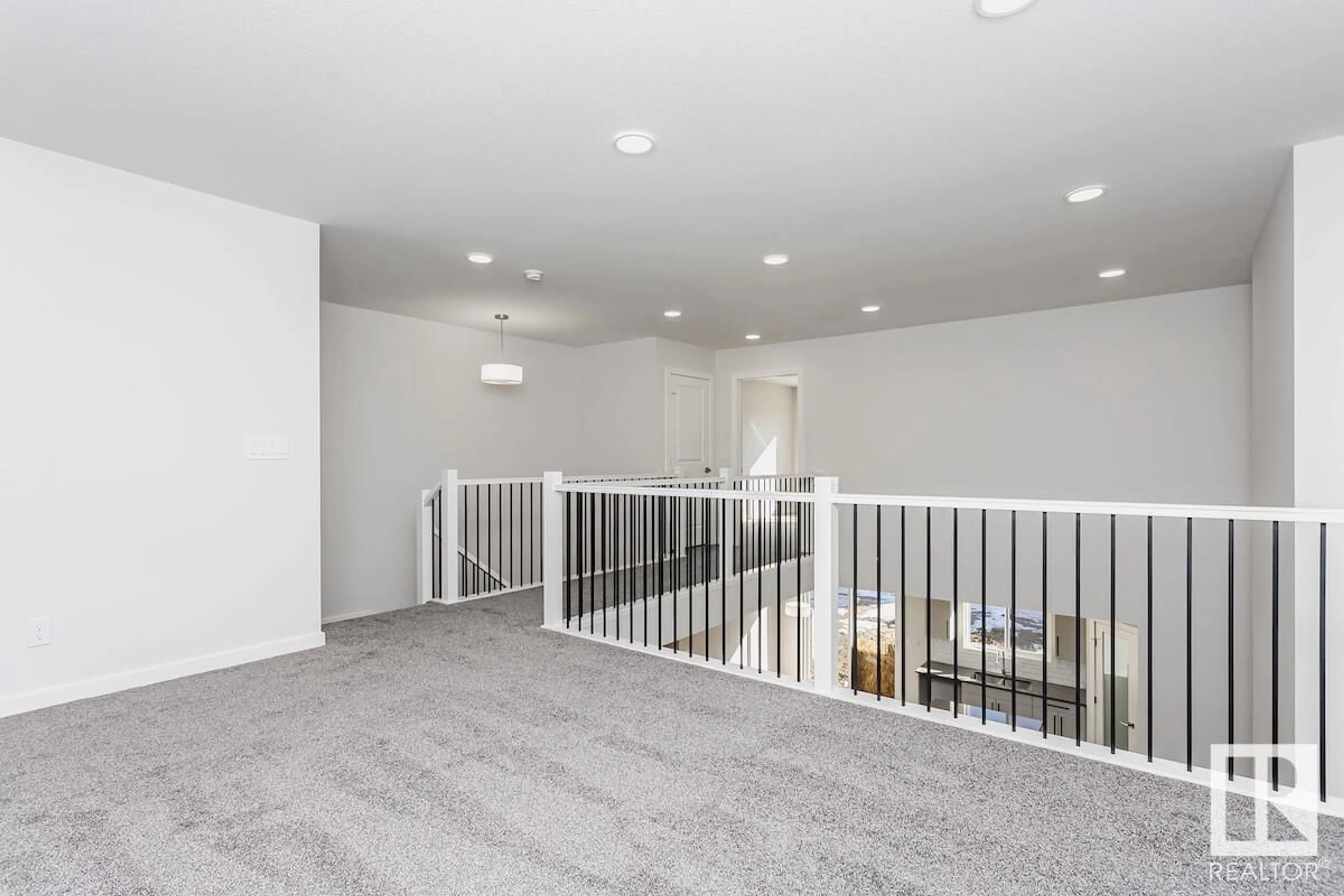 Indoor foyer for 2647 5 AV, Edmonton Alberta T6X3H9