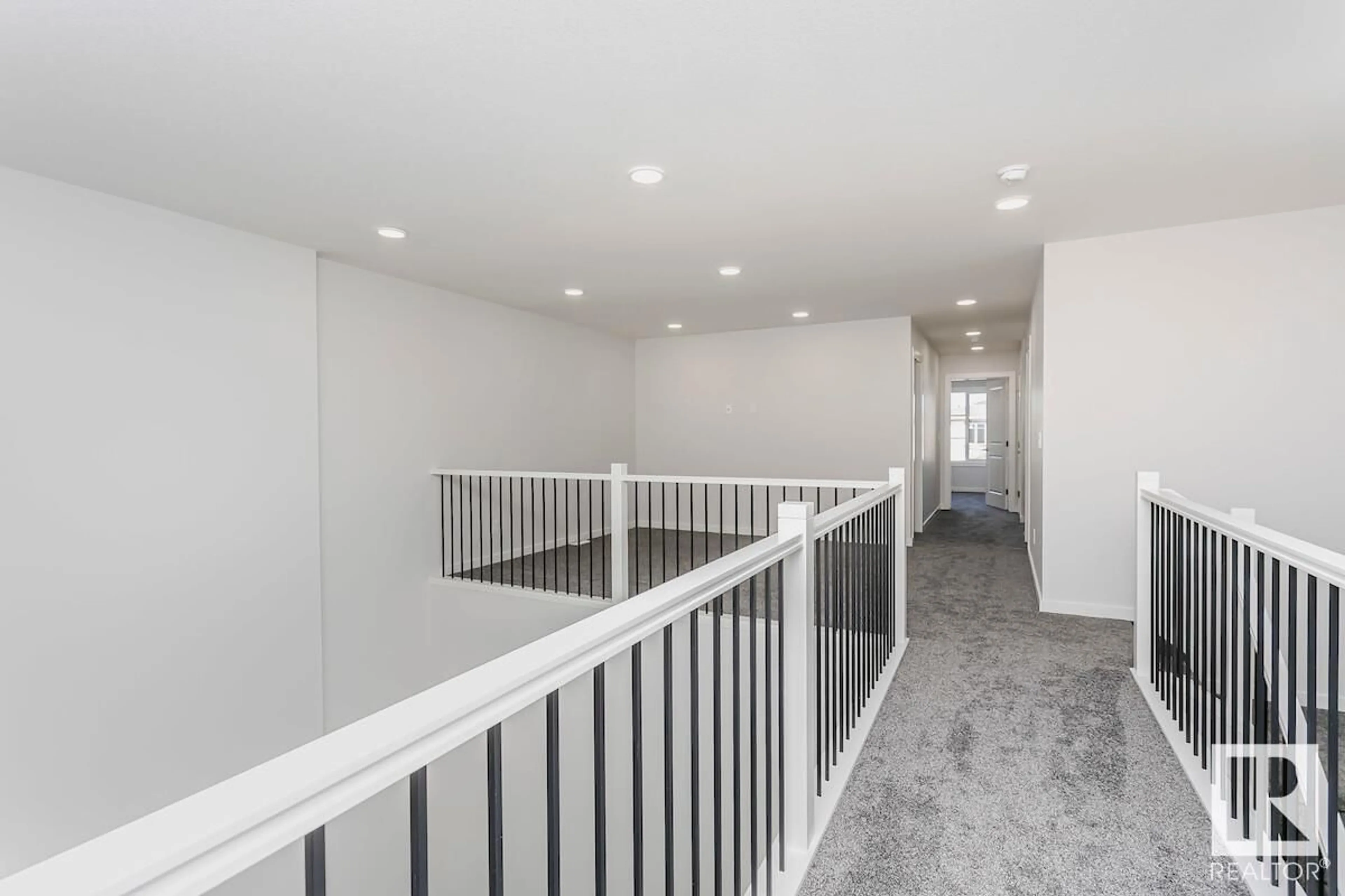 Indoor foyer for 2647 5 AV, Edmonton Alberta T6X3H9