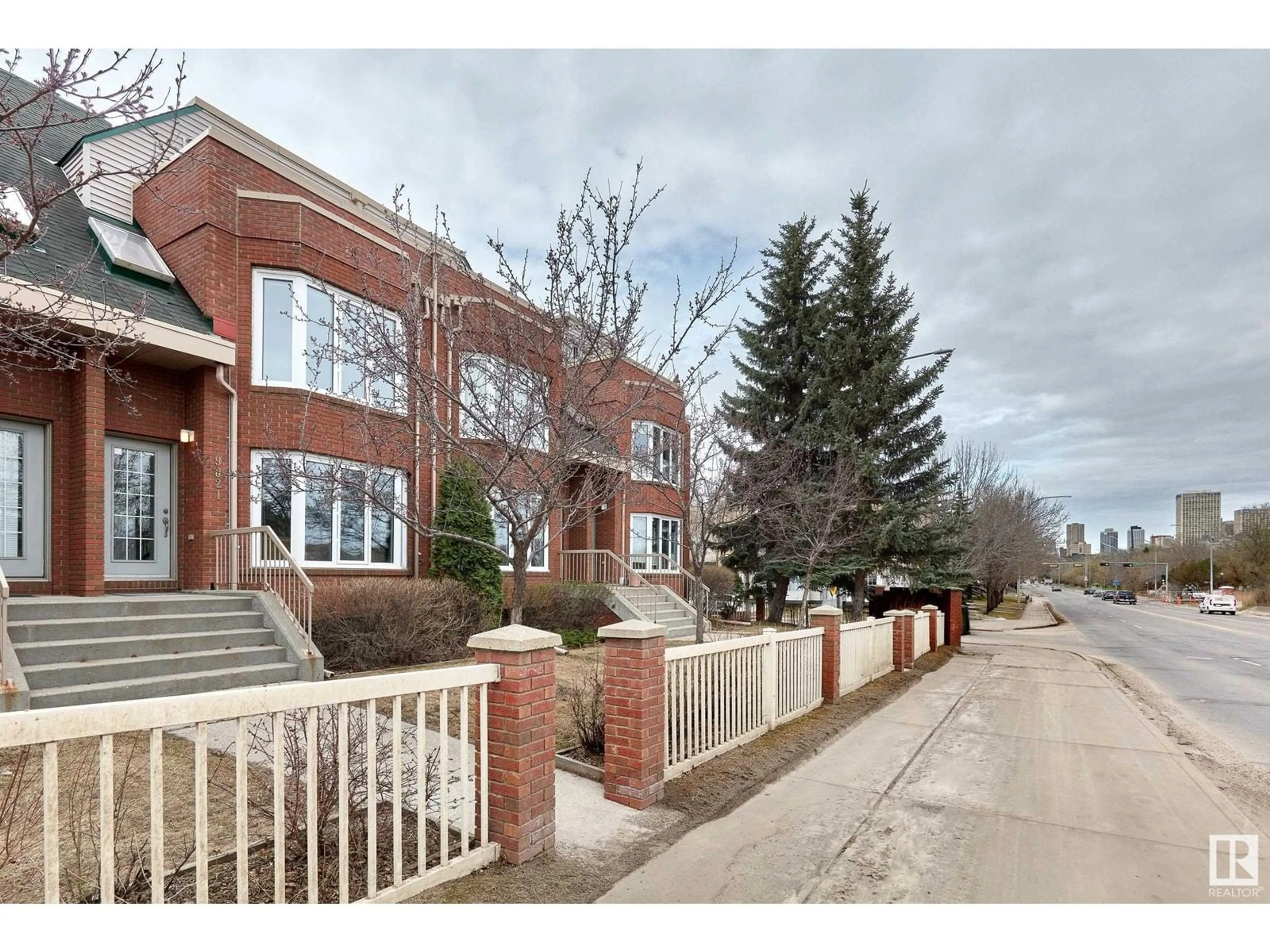 Unknown for 9021 98 AV, Edmonton Alberta T6C4P2
