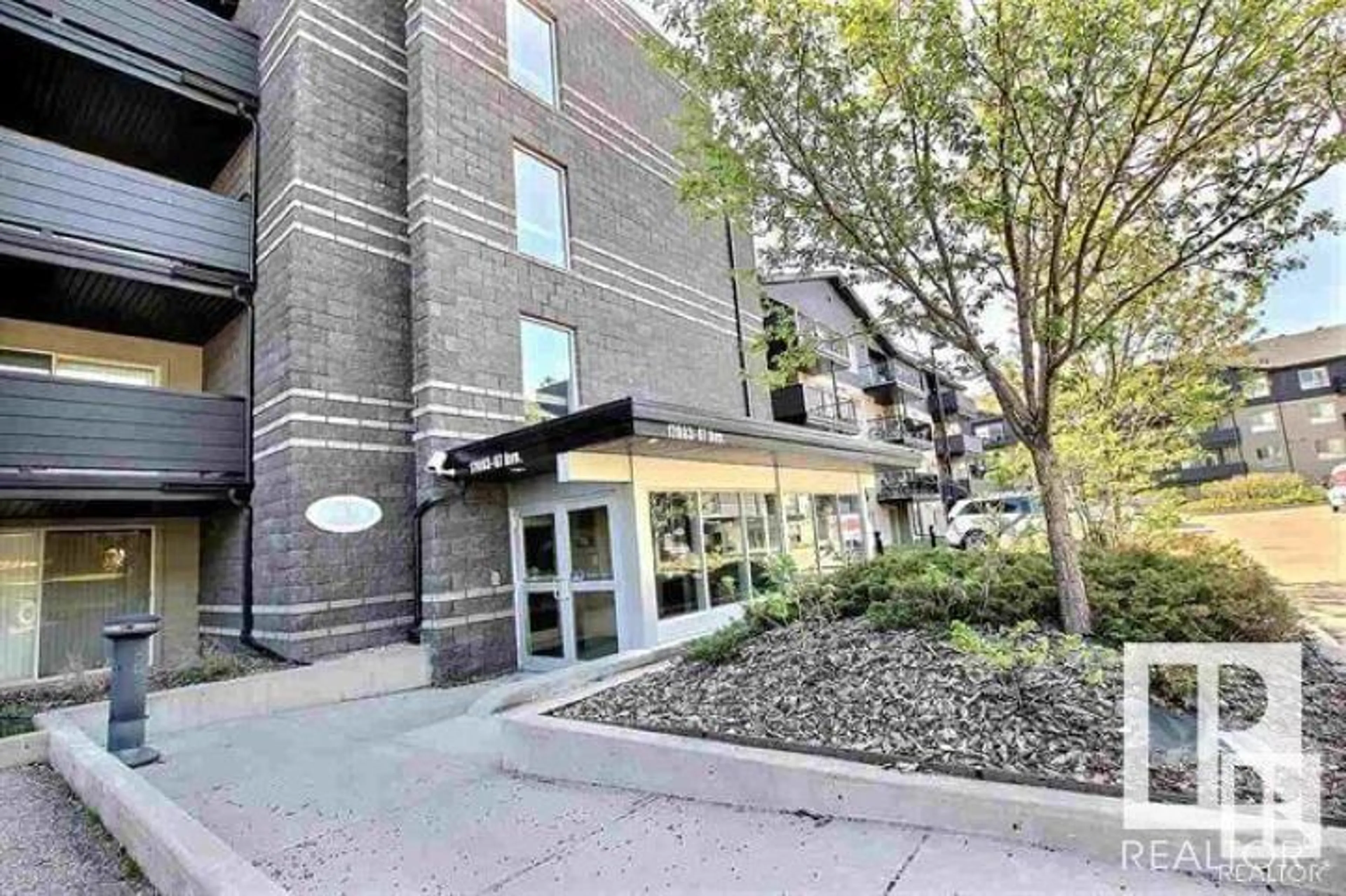Indoor foyer for #302 - 17003 67 AV, Edmonton Alberta T5T6Y7