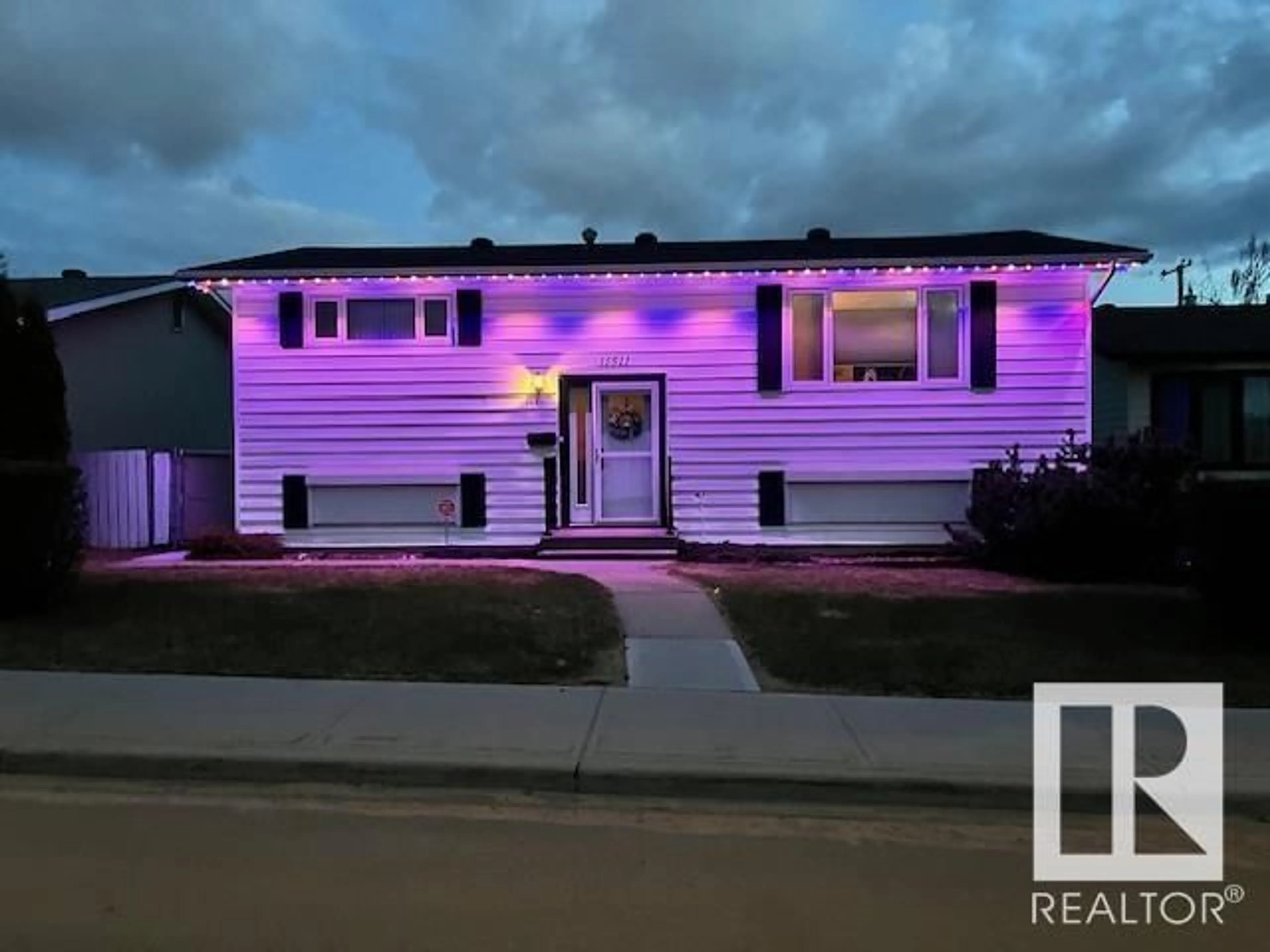 Home with vinyl exterior material, street for 11511 43 AV, Edmonton Alberta T6Y0Y6