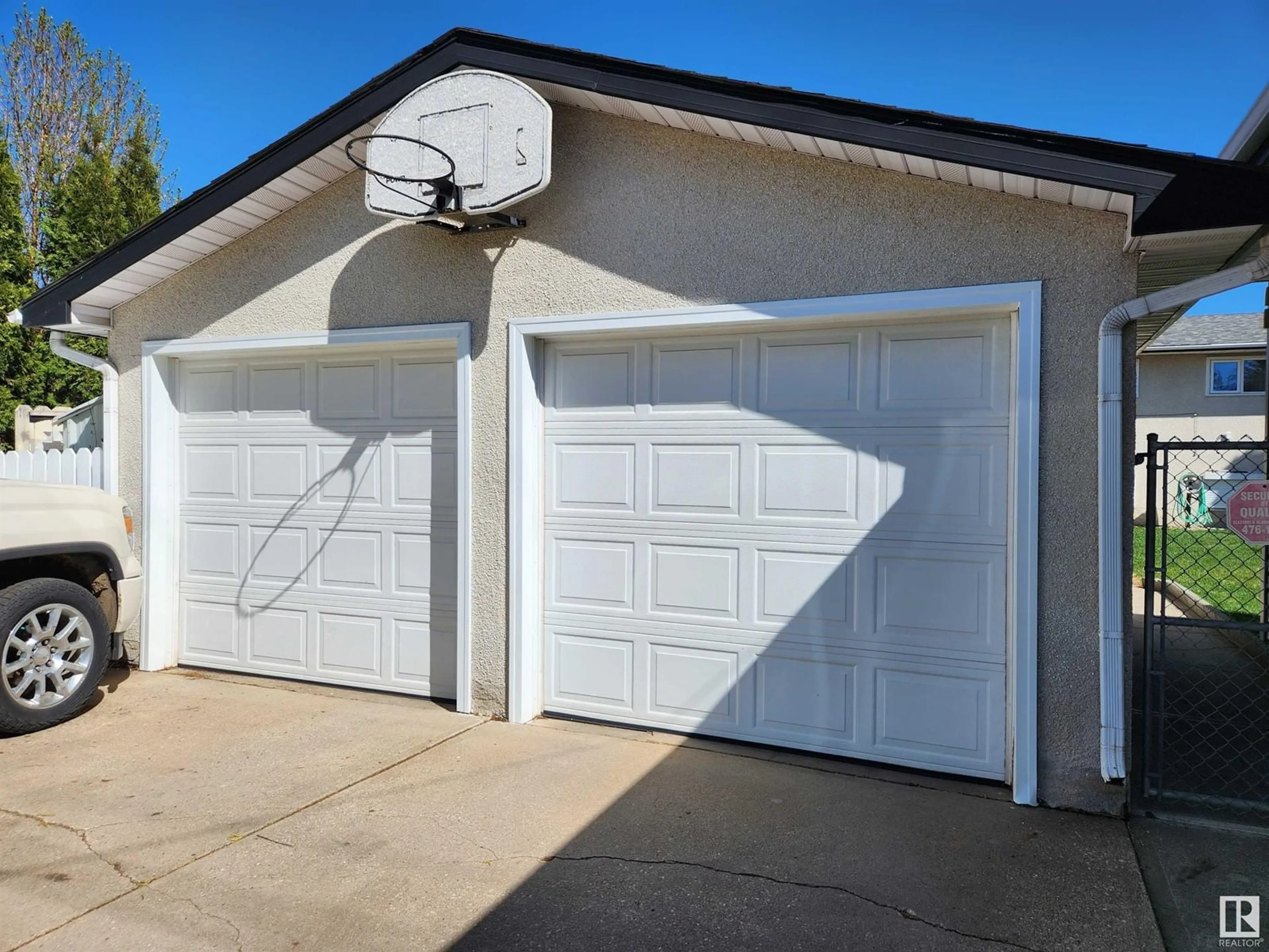 Indoor garage for 11511 43 AV, Edmonton Alberta T6Y0Y6