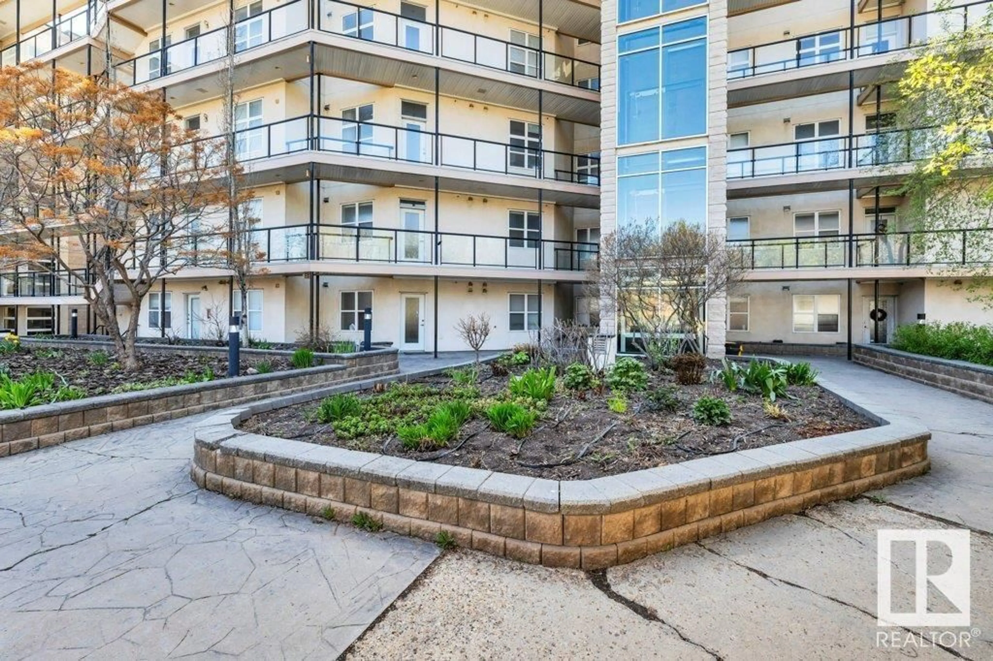 Patio, unknown for #214 - 9507 101 AV, Edmonton Alberta T5H4R1