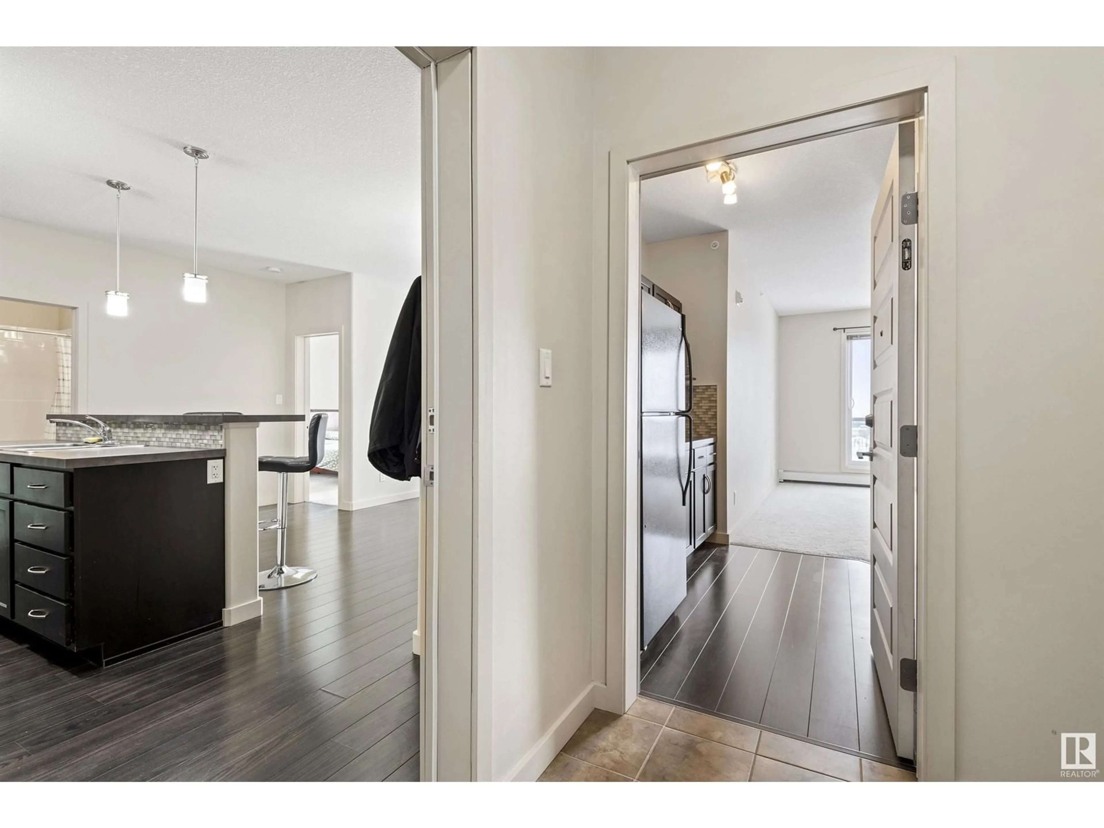 Indoor entryway for 304 - 418 AMBLESIDE LINK LI, Edmonton Alberta T6W0V2