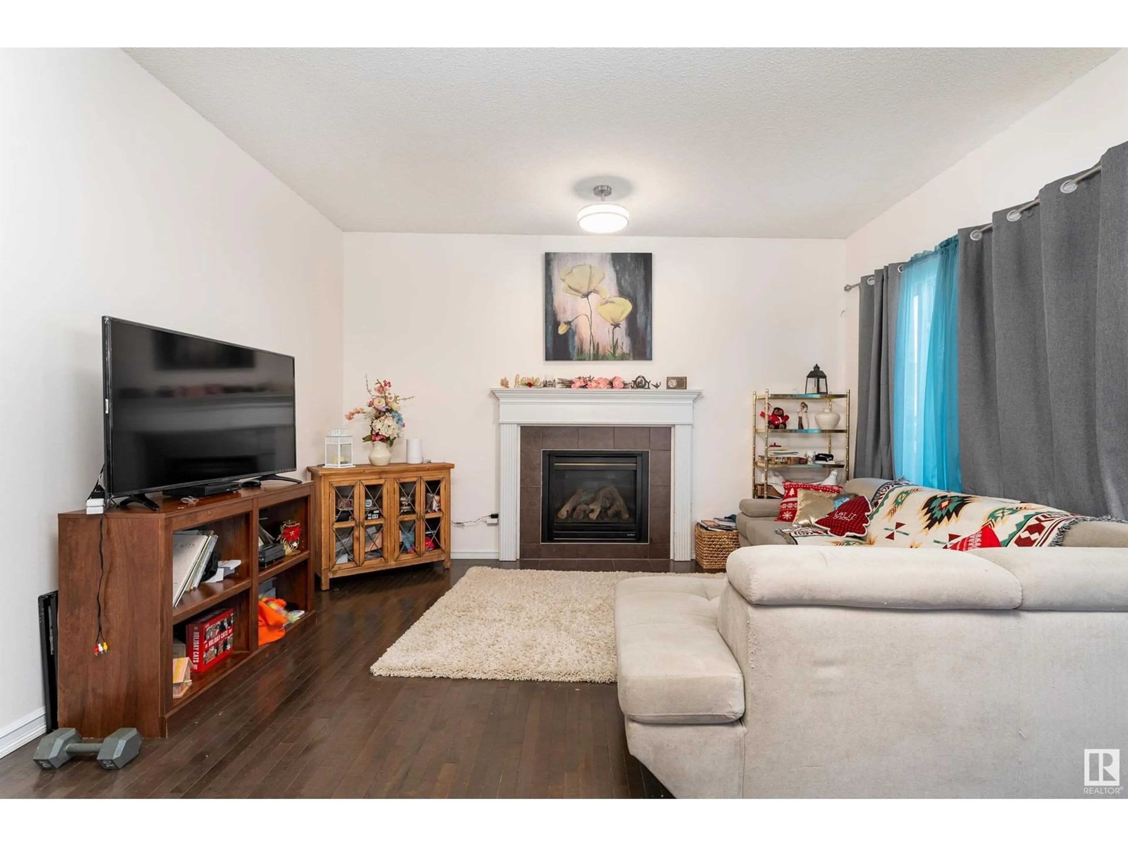 Living room with furniture, wood/laminate floor for 10302 96 ST, Morinville Alberta T8R0B4