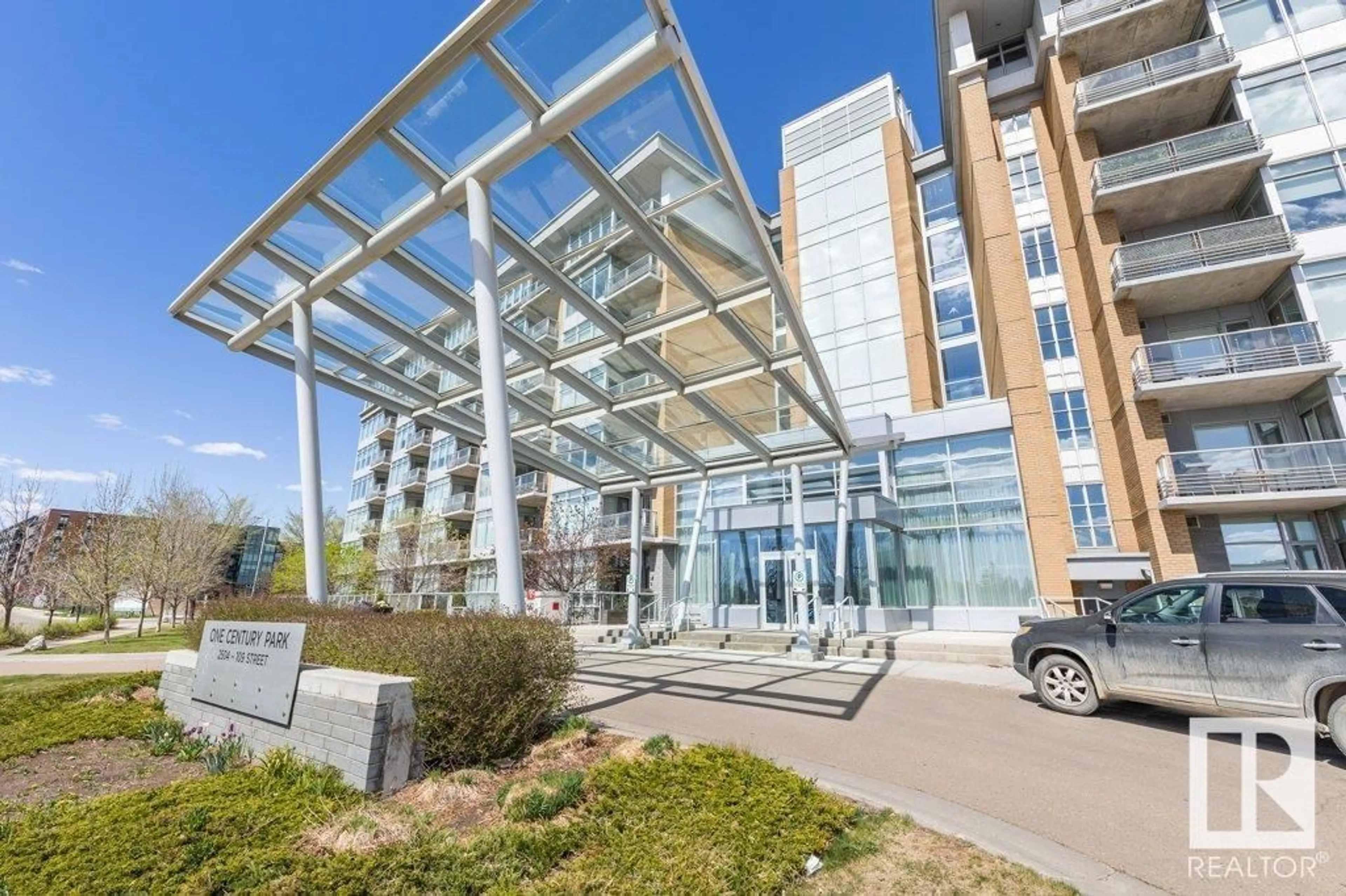 Indoor foyer for #202 - 2504 109 ST, Edmonton Alberta T6J2H3