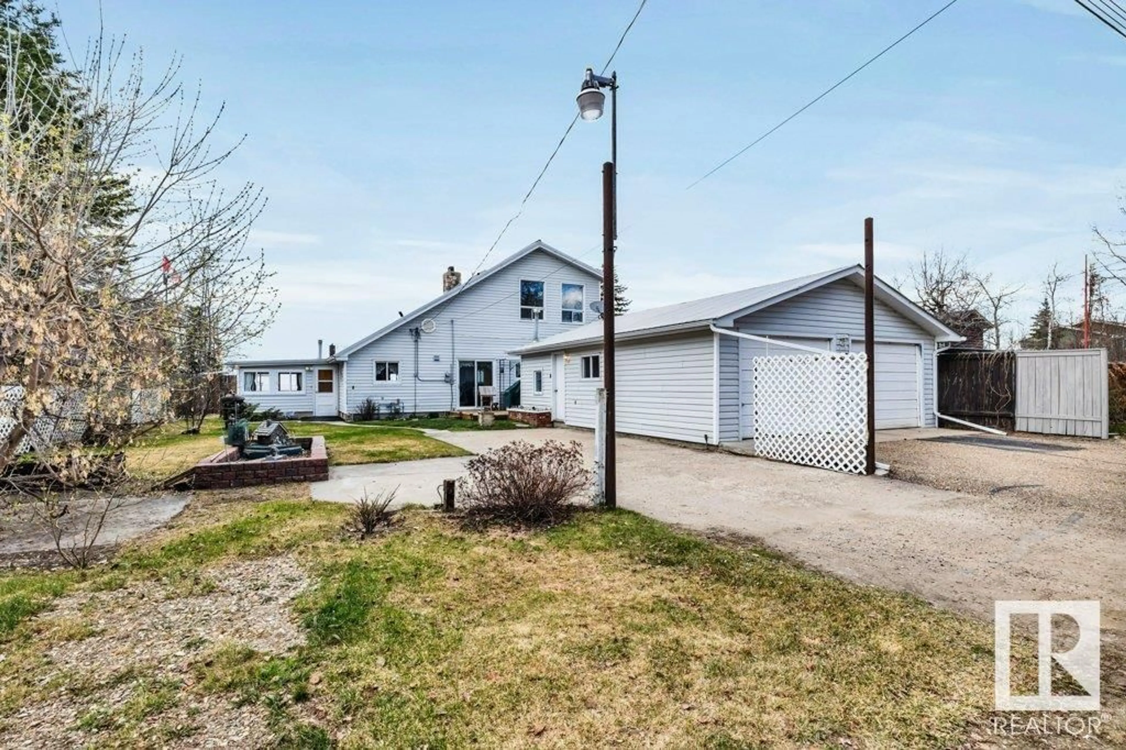A pic from outside/outdoor area/front of a property/back of a property/a pic from drone, street for 907 1ST AVE, Rural Wetaskiwin County Alberta T0C1X0