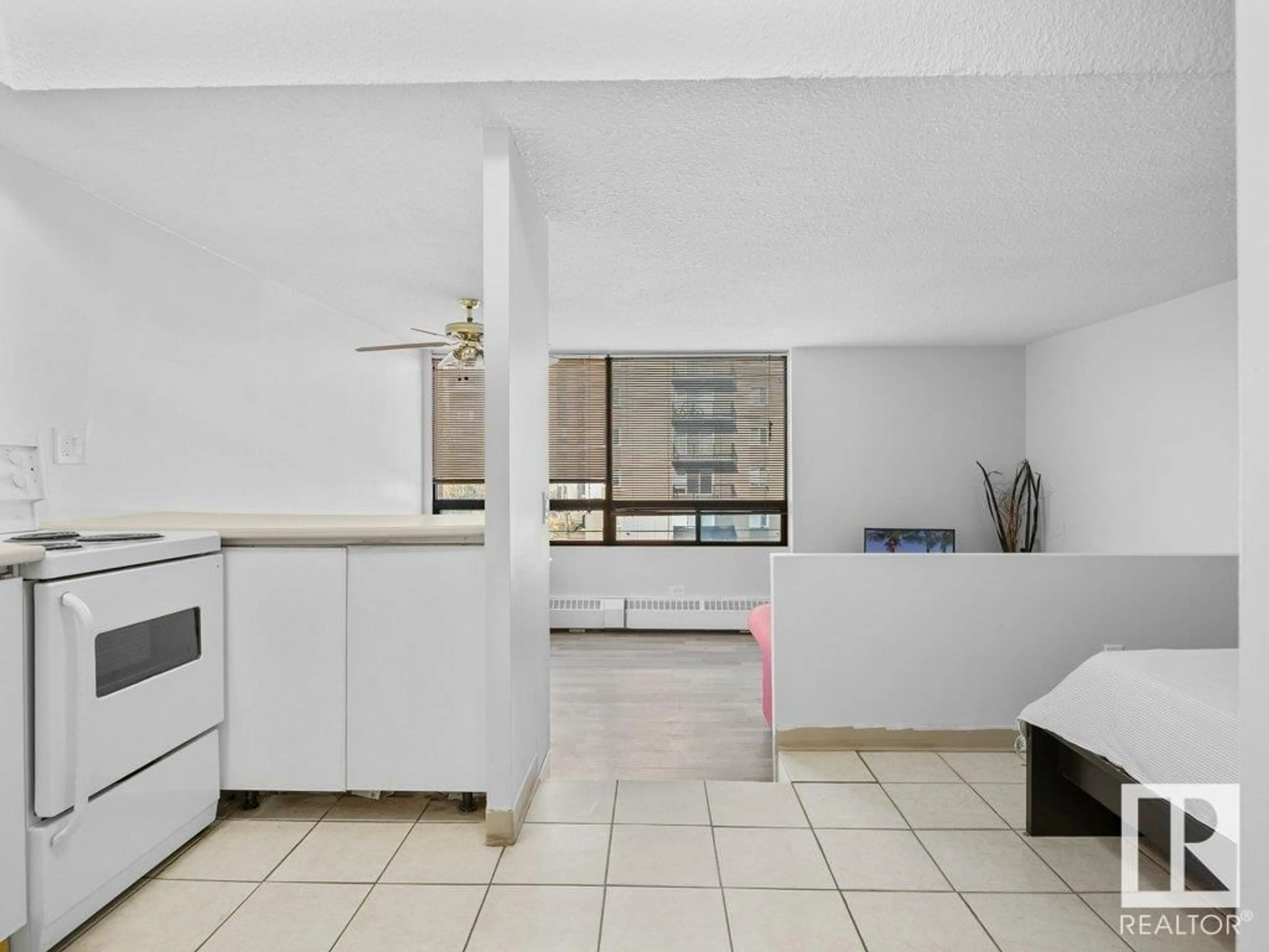 Standard kitchen, unknown for 310 - 10160 114 ST, Edmonton Alberta T5K2L2
