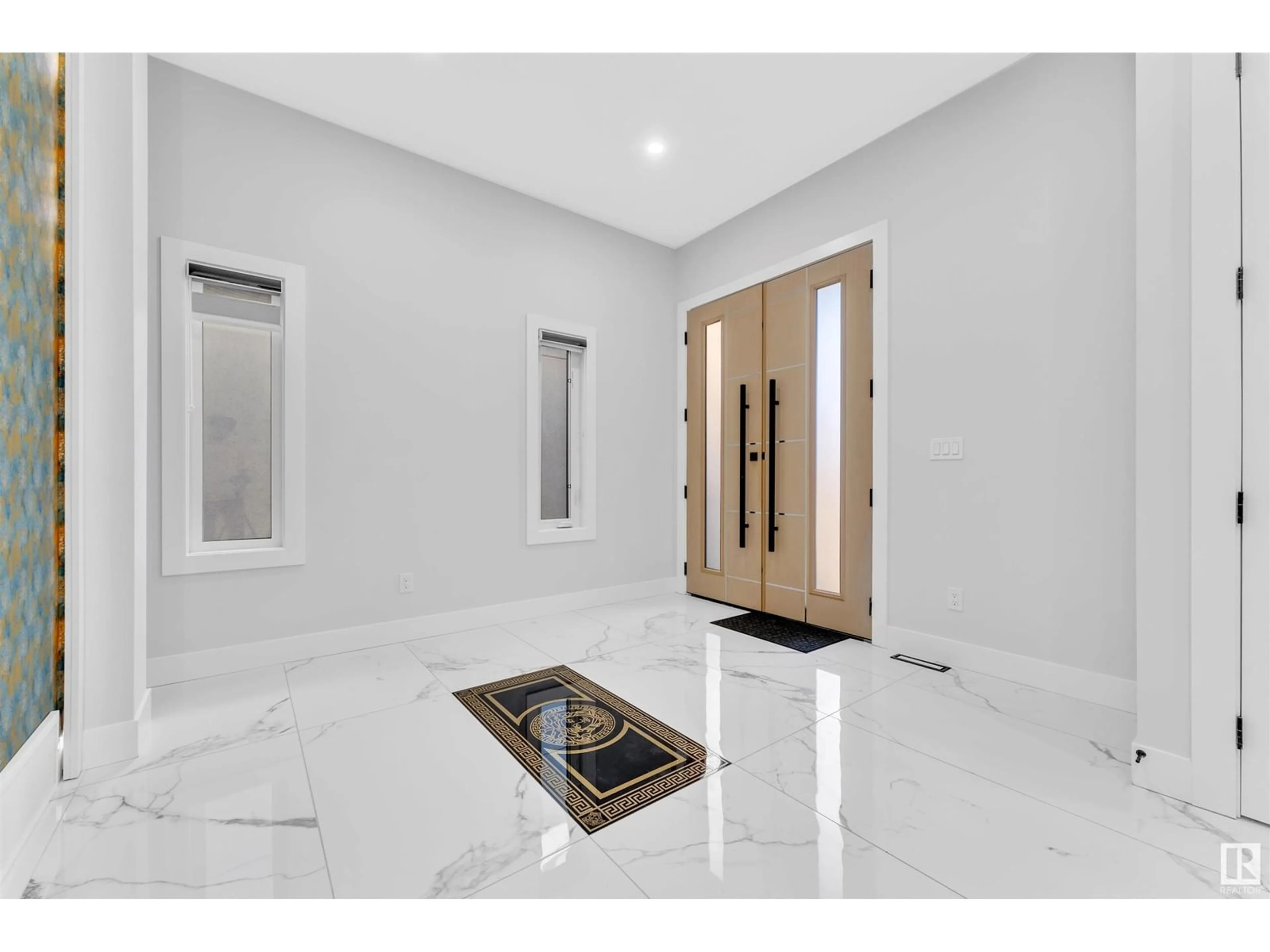 Indoor entryway for 1736 18 ST, Edmonton Alberta T6T2N2