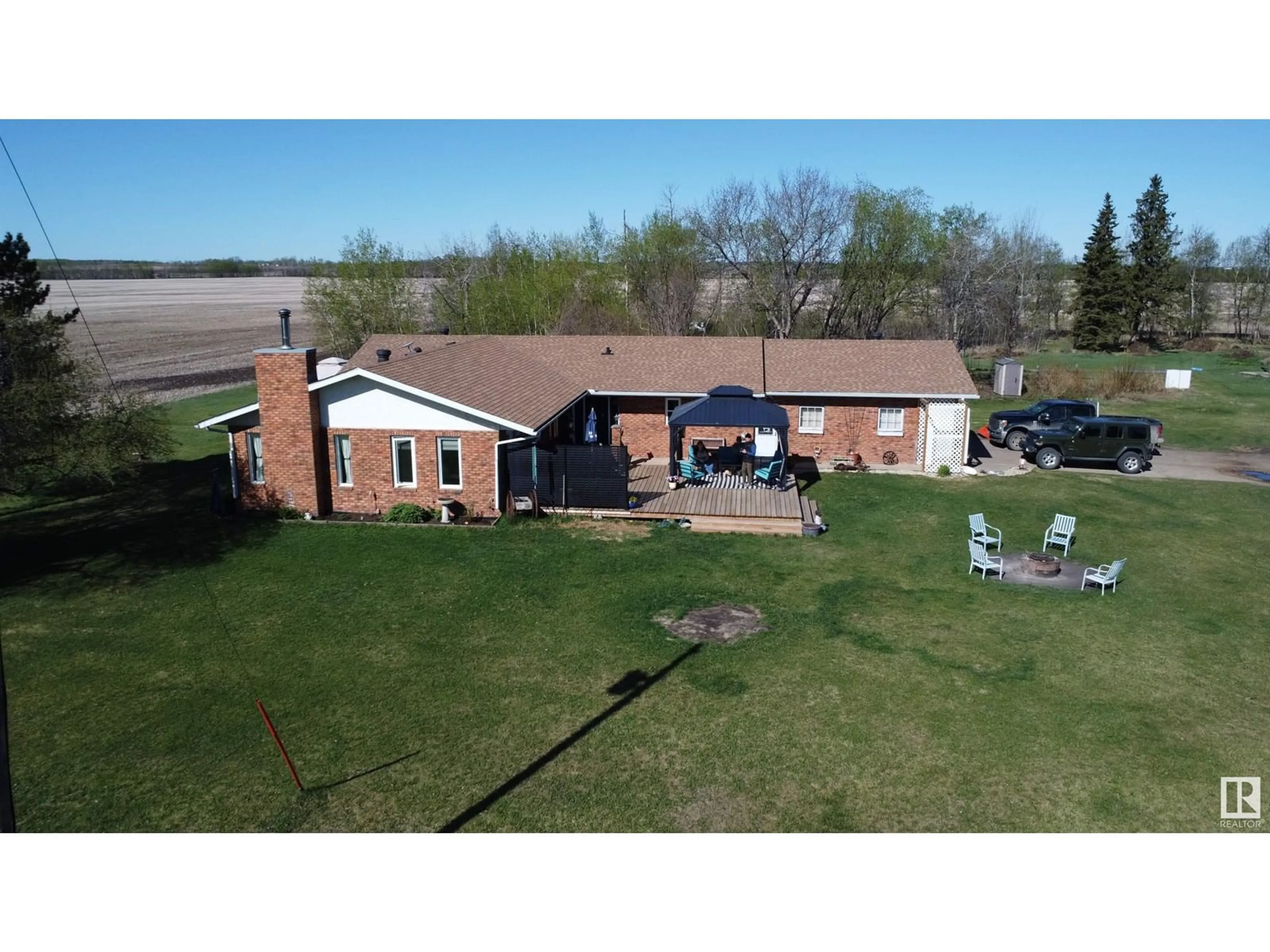 A pic from outside/outdoor area/front of a property/back of a property/a pic from drone, building for 60218 RR 253, Rural Westlock County Alberta T7P2P7