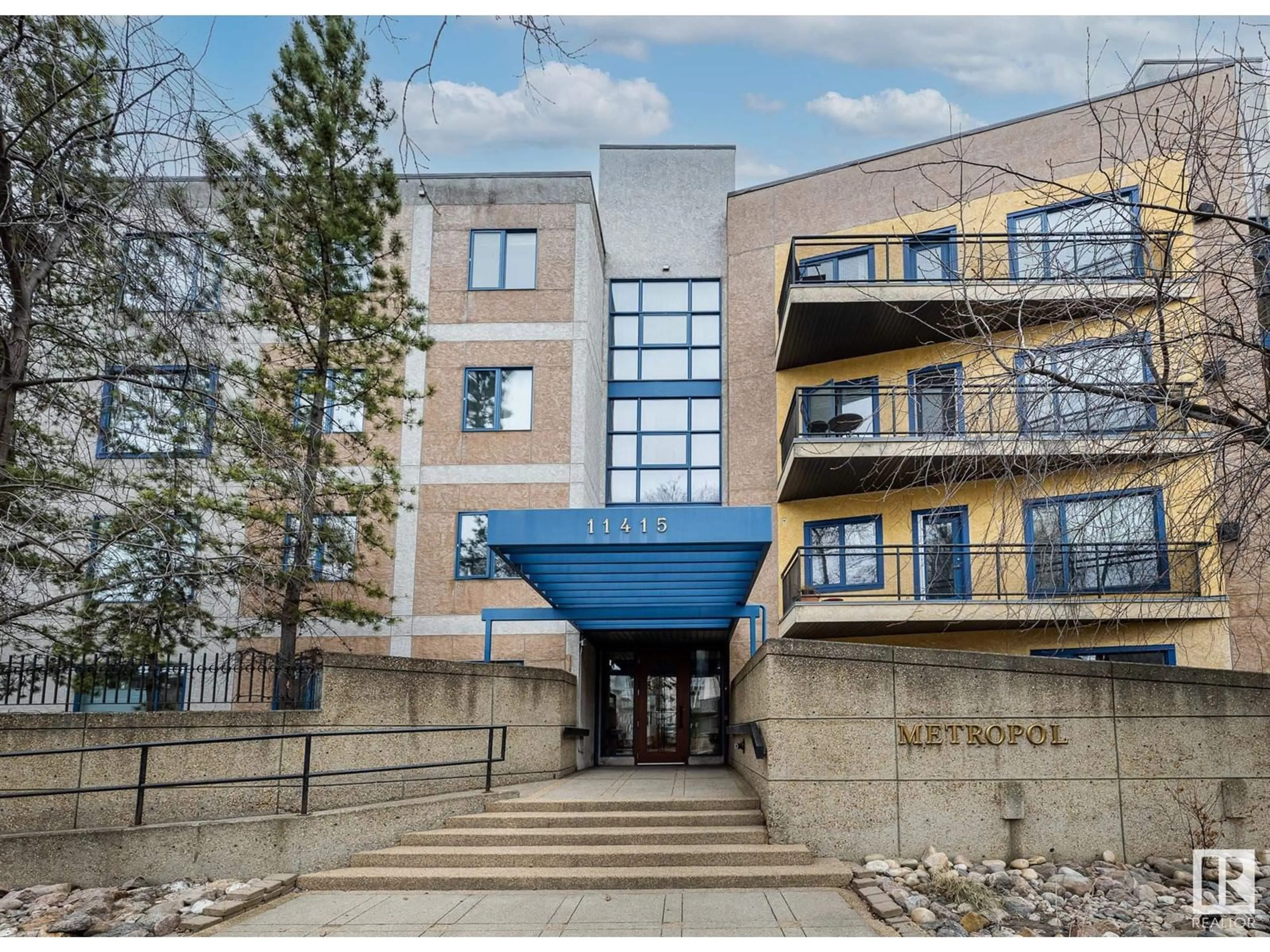 Indoor foyer for #403 - 11415 100 AV, Edmonton Alberta T5K0J5