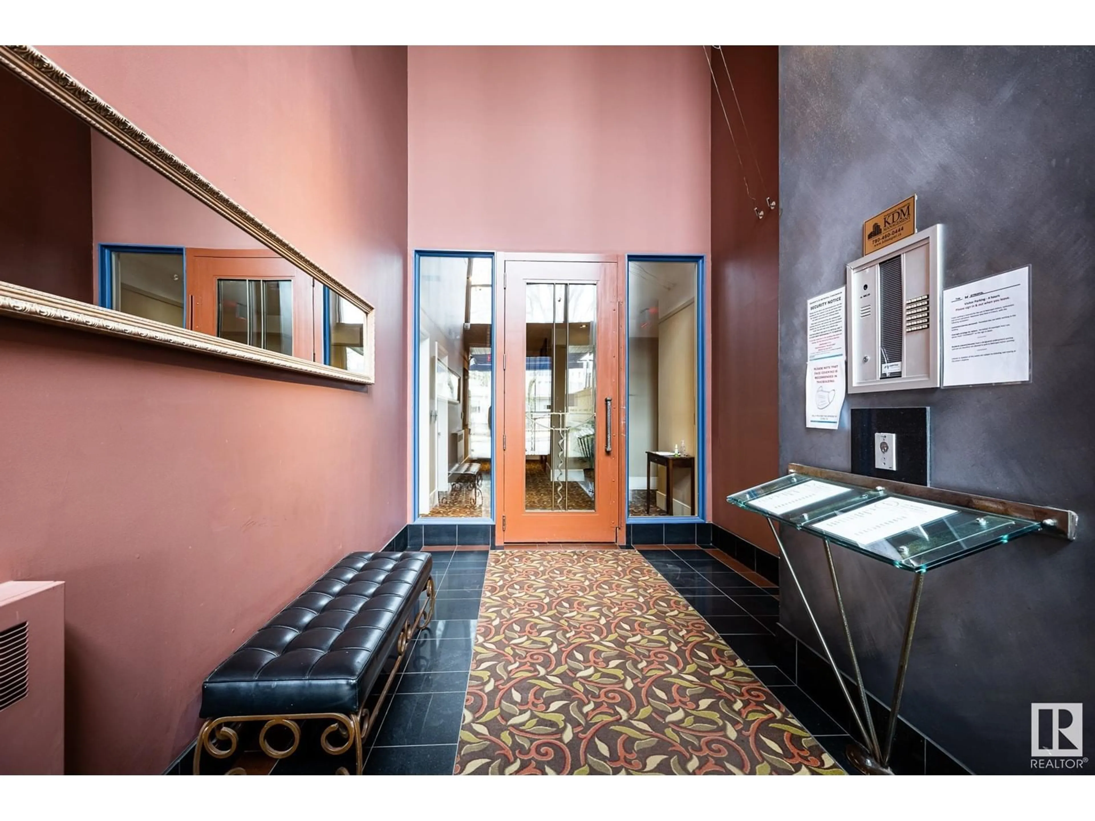 Indoor foyer for #403 - 11415 100 AV, Edmonton Alberta T5K0J5