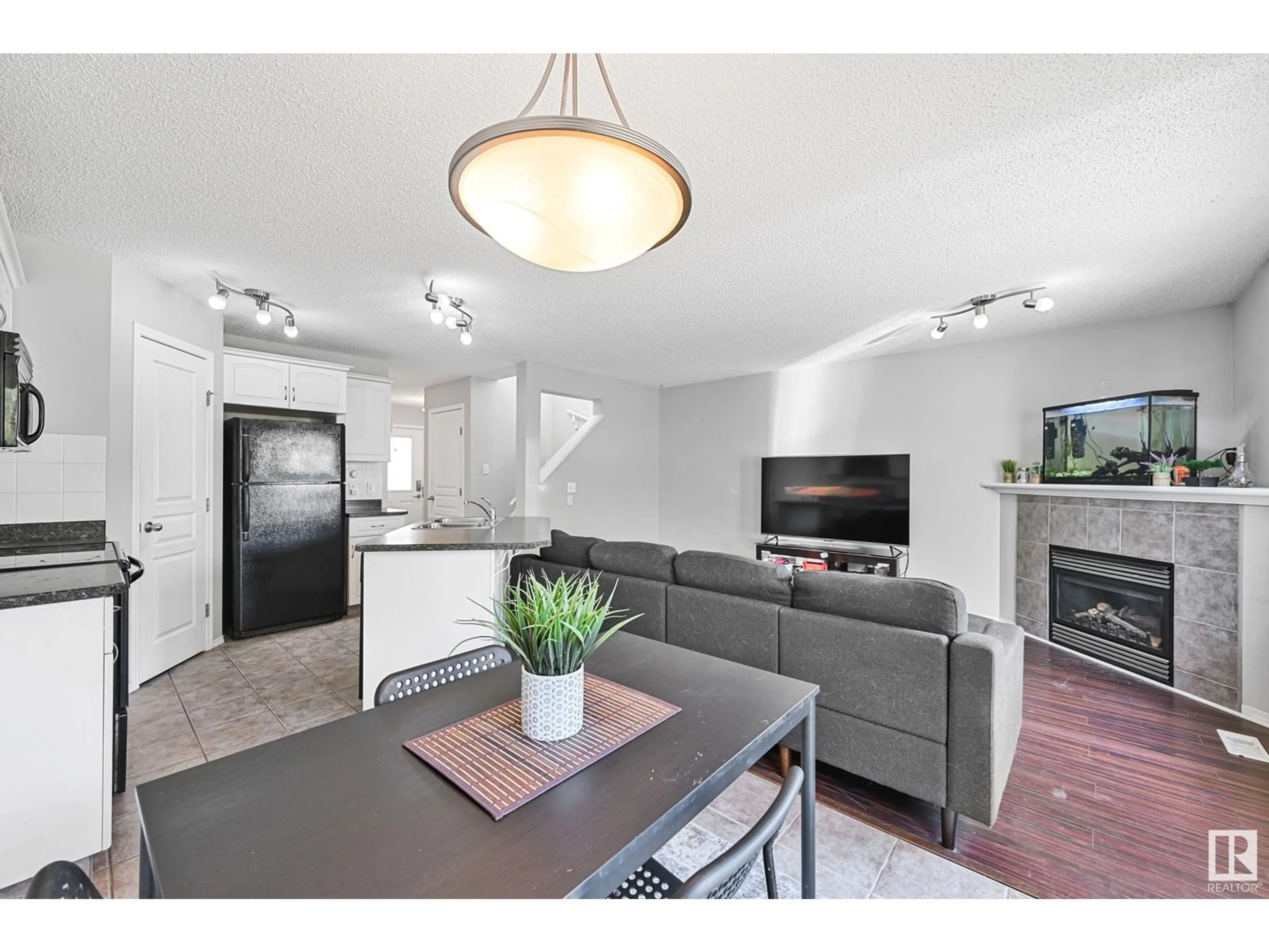 Open concept kitchen, unknown for 5305 RUE PARC ST, Beaumont Alberta T4X1W4