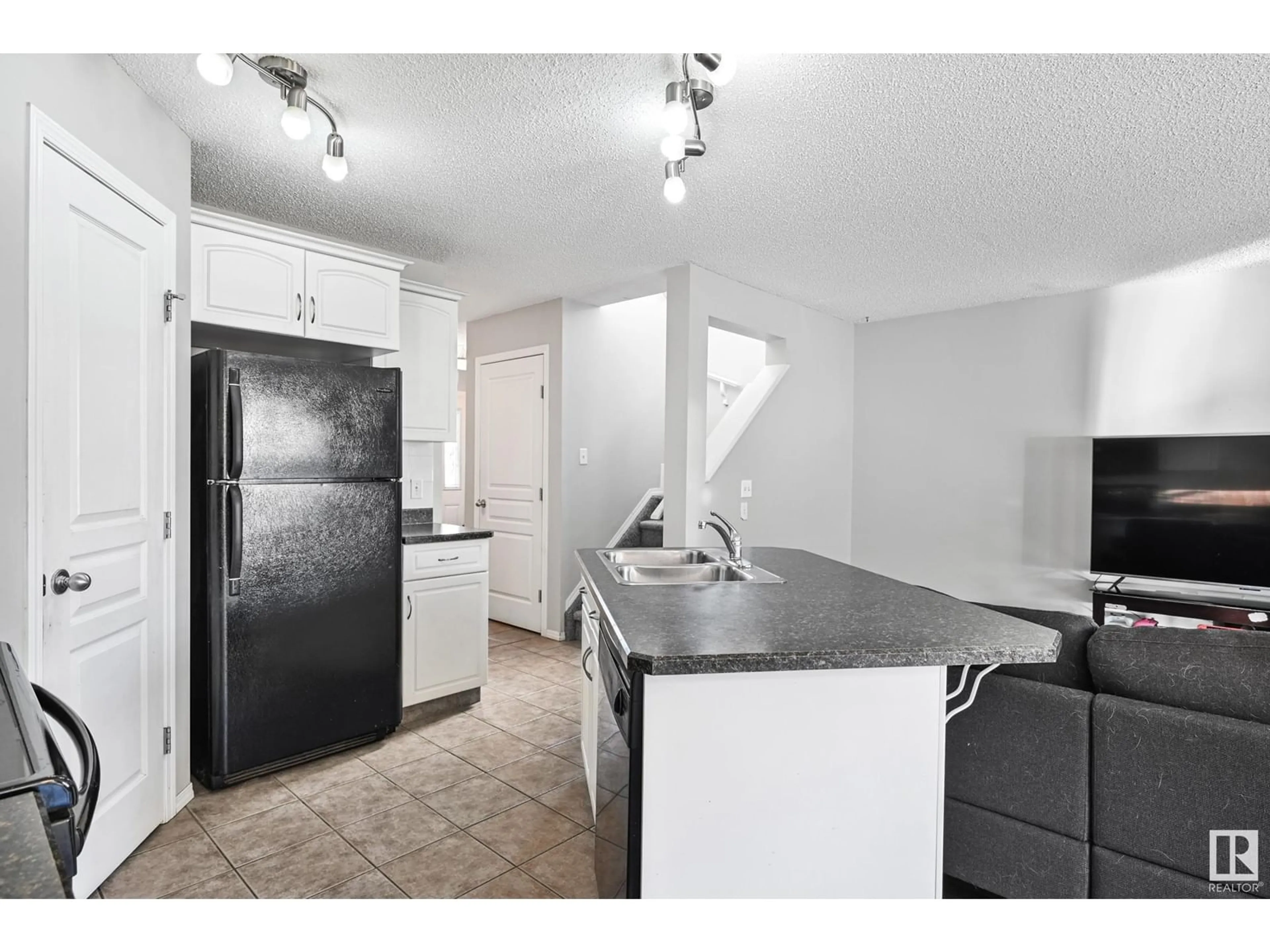 Standard kitchen, unknown for 5305 RUE PARC ST, Beaumont Alberta T4X1W4