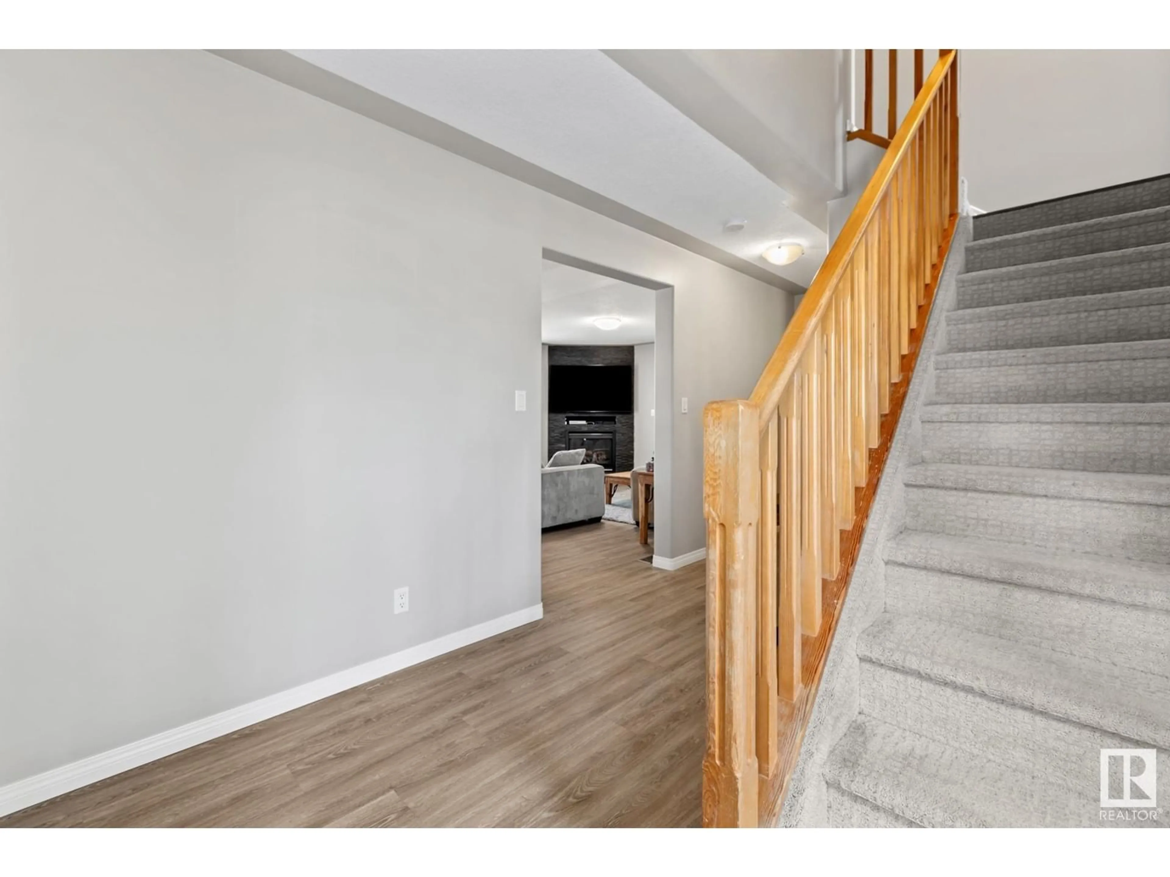 Indoor entryway for NW - 18213 106A ST, Edmonton Alberta T5X6G5
