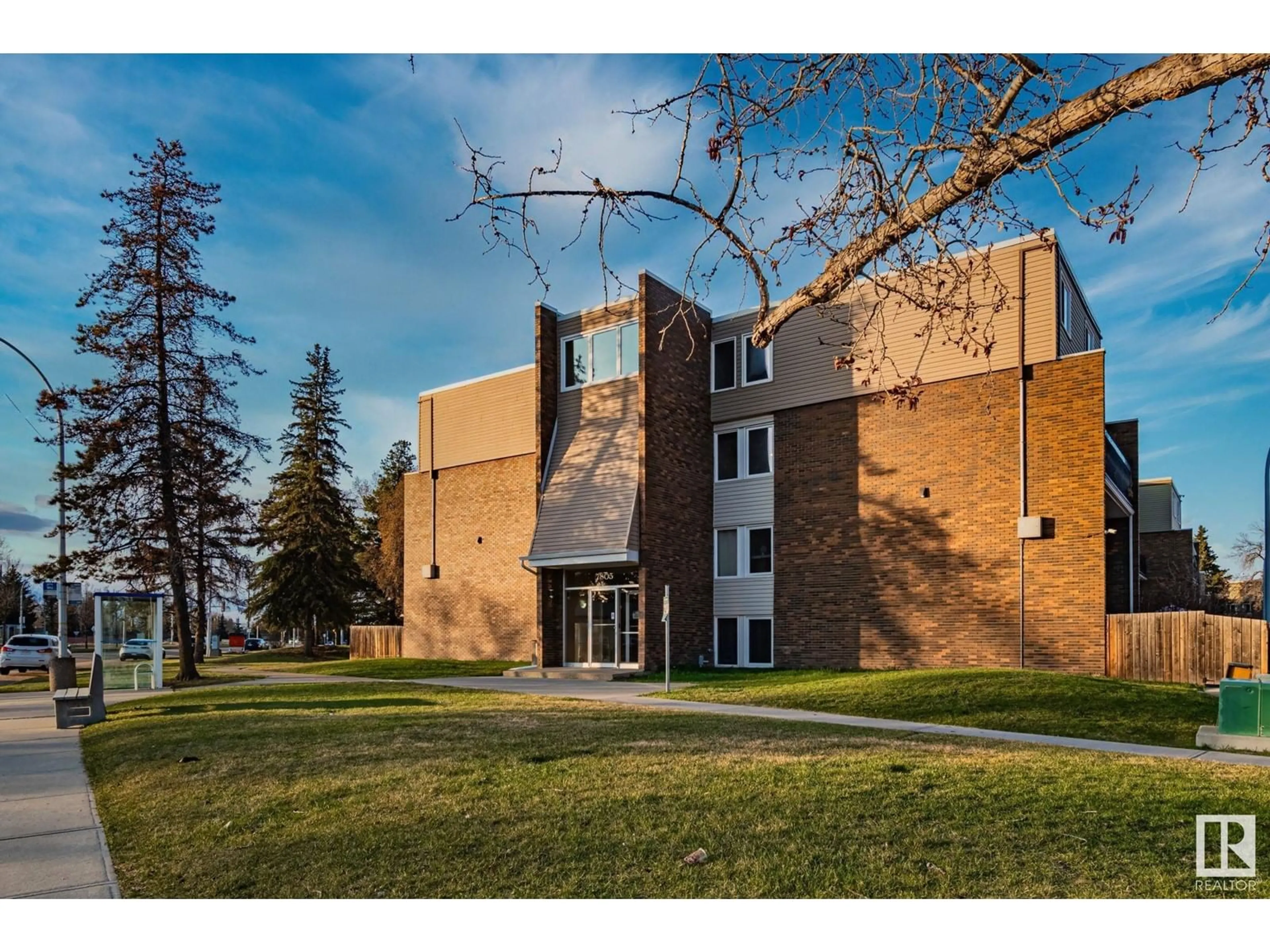 Indoor foyer for #202 - 7805 159 ST, Edmonton Alberta T5R2E1