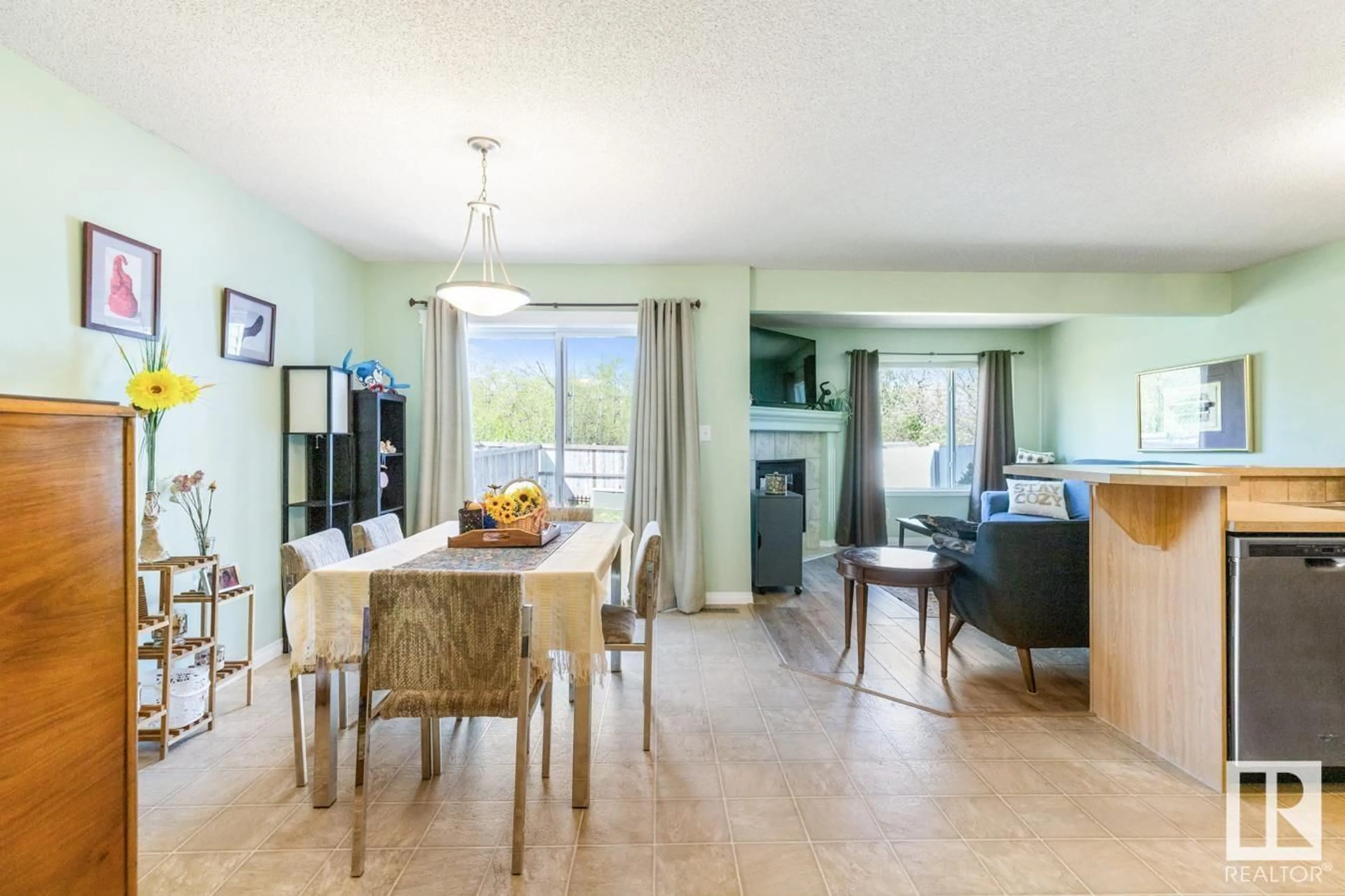 Dining room, unknown for 395 SUMMERTON CR, Sherwood Park Alberta T8H2V4