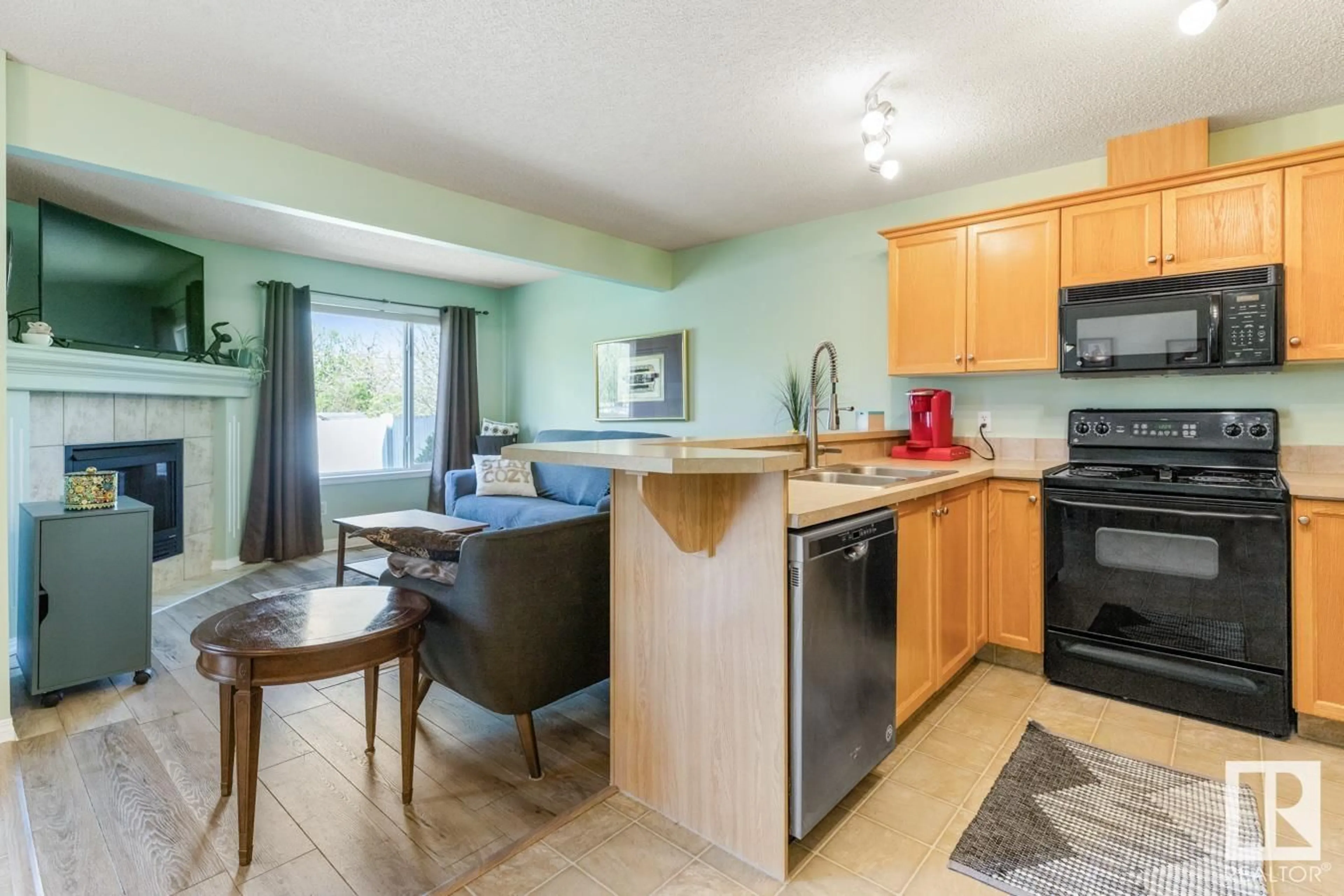 Standard kitchen, unknown for 395 SUMMERTON CR, Sherwood Park Alberta T8H2V4