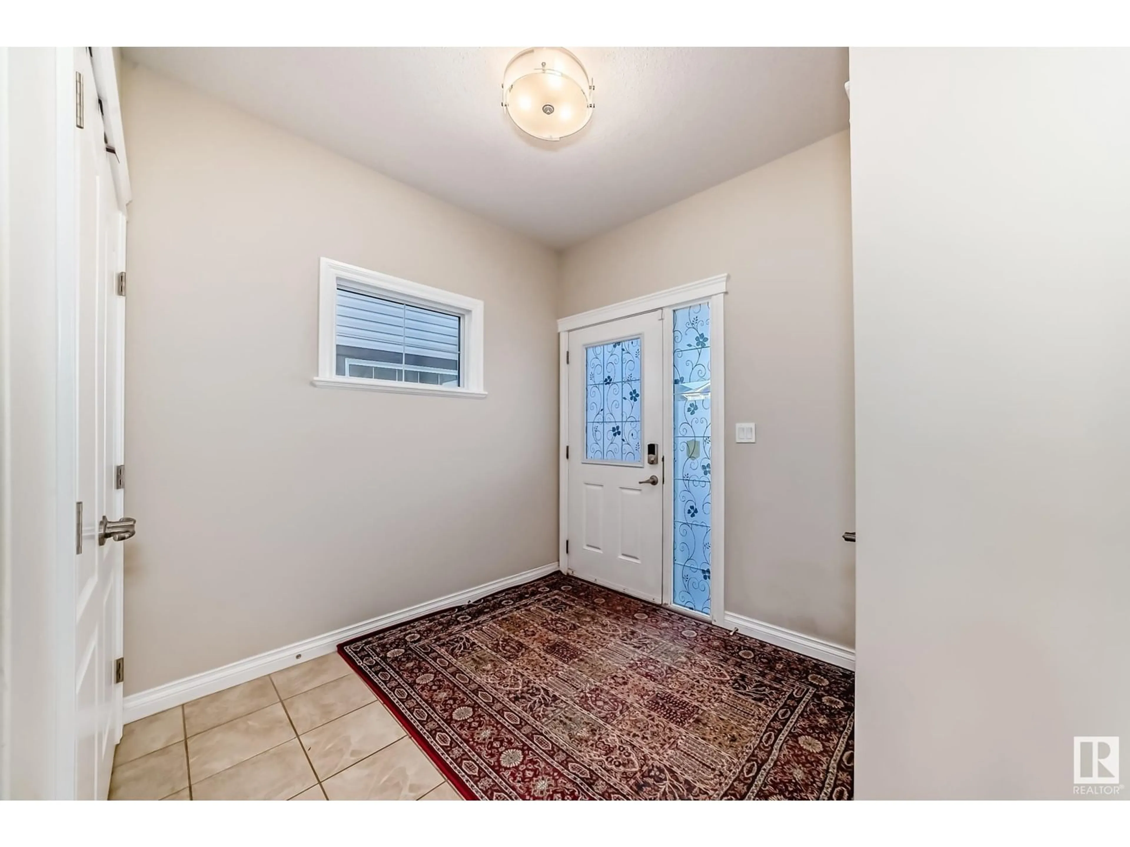 Indoor entryway for NW - 13815 142 AV, Edmonton Alberta T6V0L6