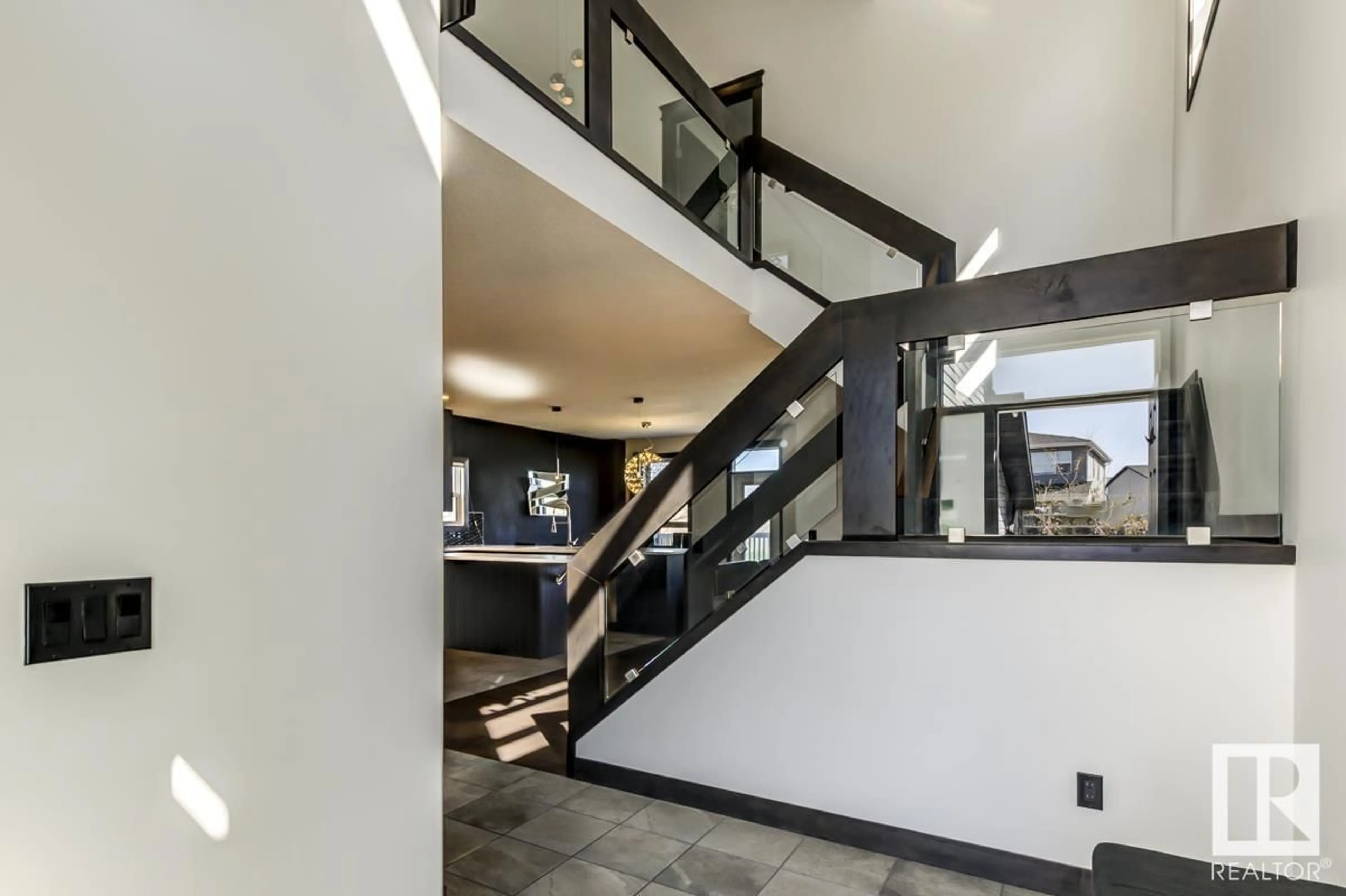 Indoor foyer for NW - 7640 182 AV, Edmonton Alberta T5Z0L8