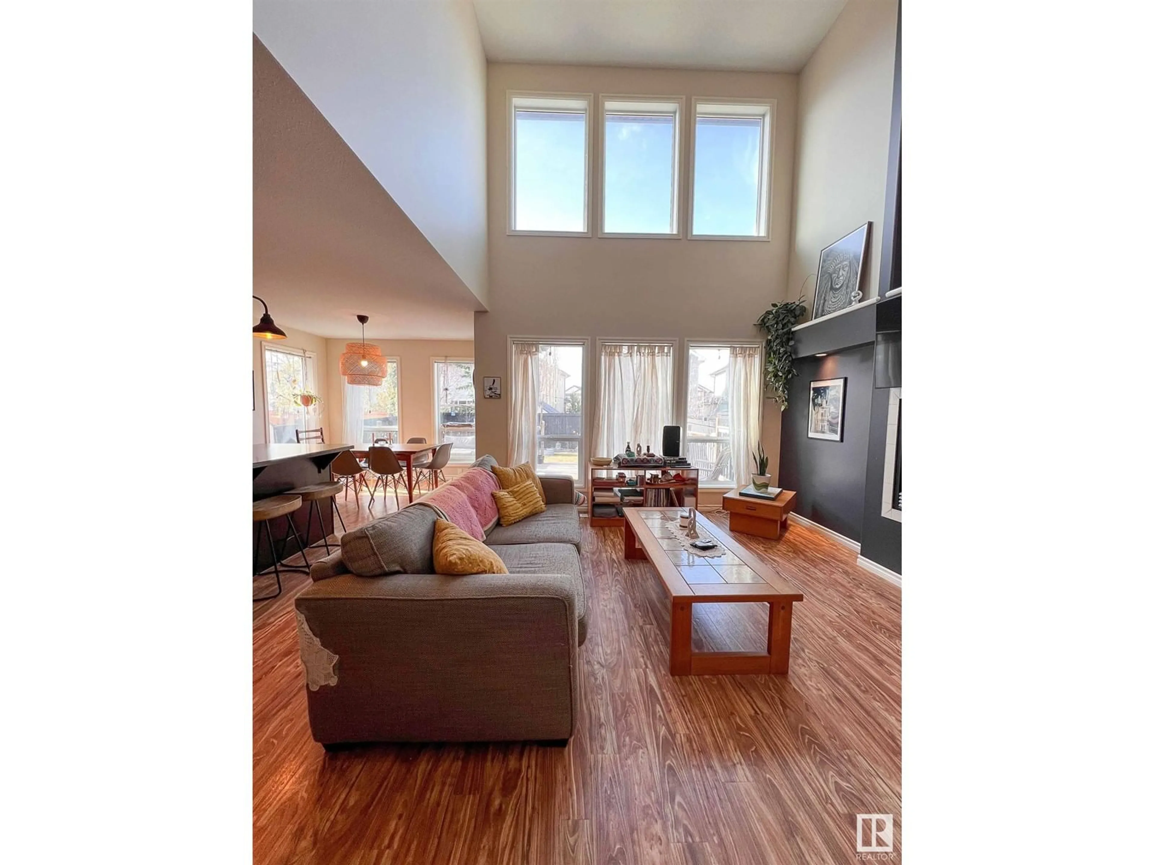 Living room with furniture, wood/laminate floor for 5 BAIE MADELENE, Beaumont Alberta T4X0E8