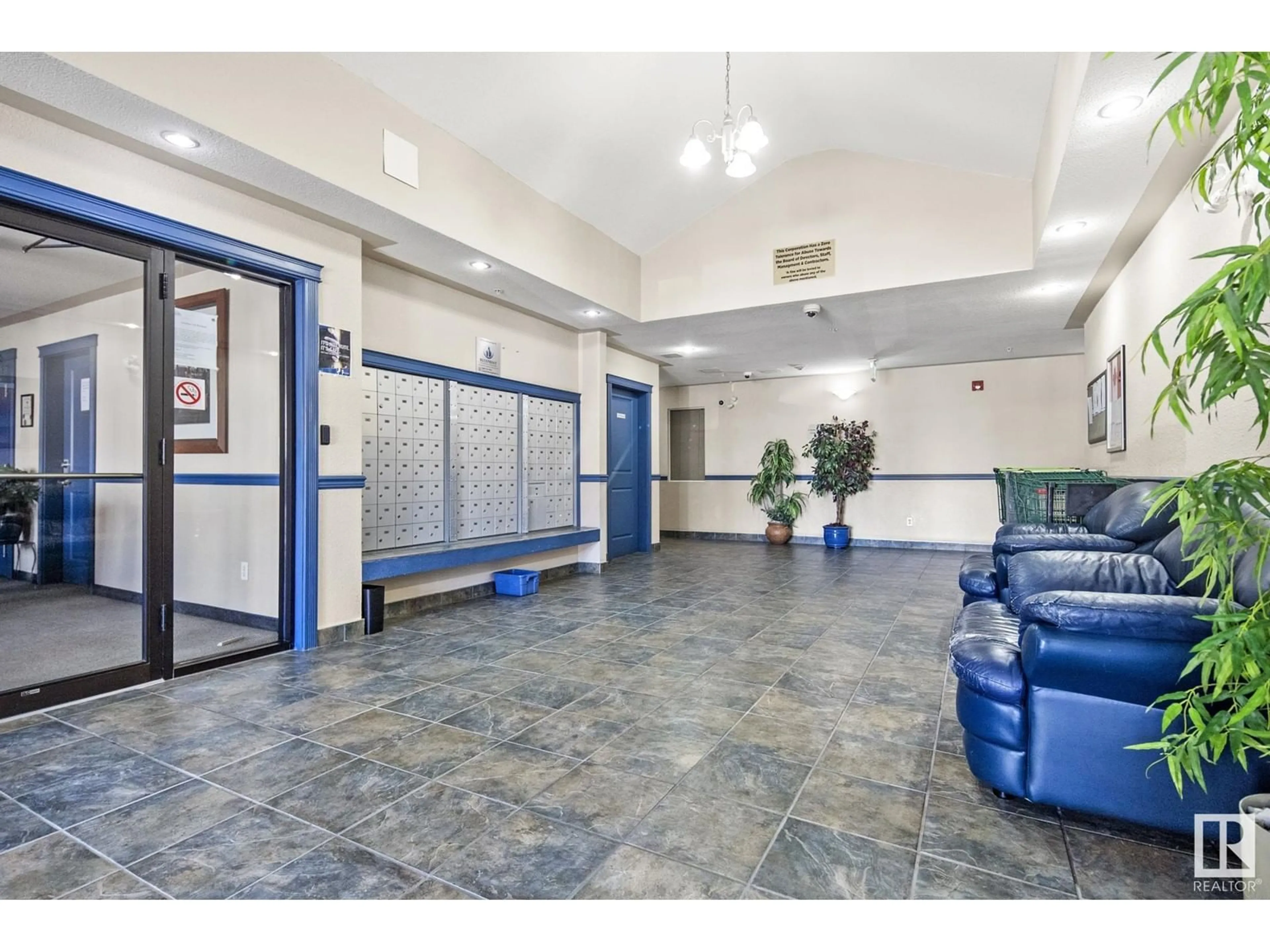 Indoor foyer for 205 16221 95 ST NW, Edmonton Alberta T5Z3V3