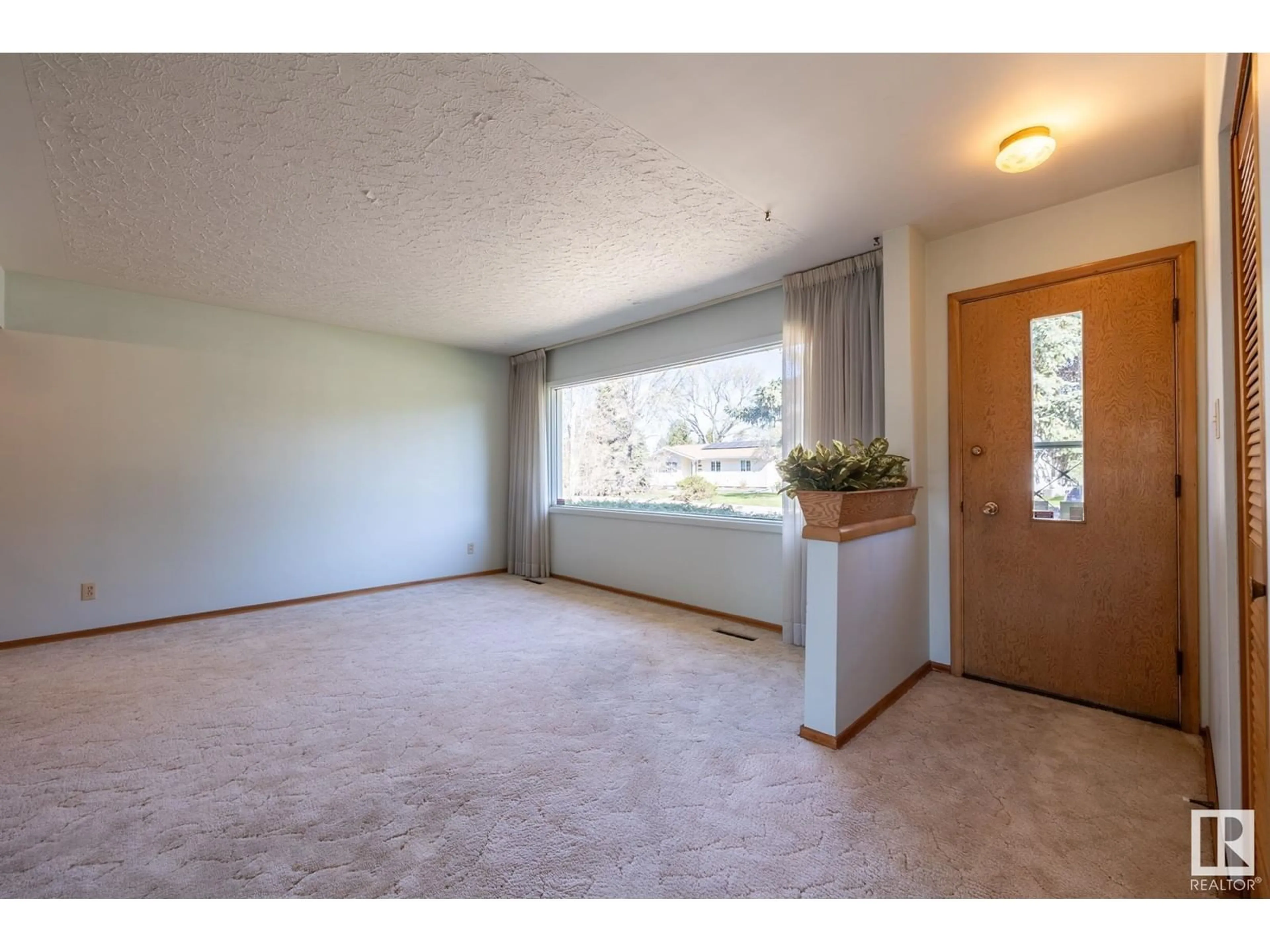Unknown for 16013 93A AV, Edmonton Alberta T5R5J7