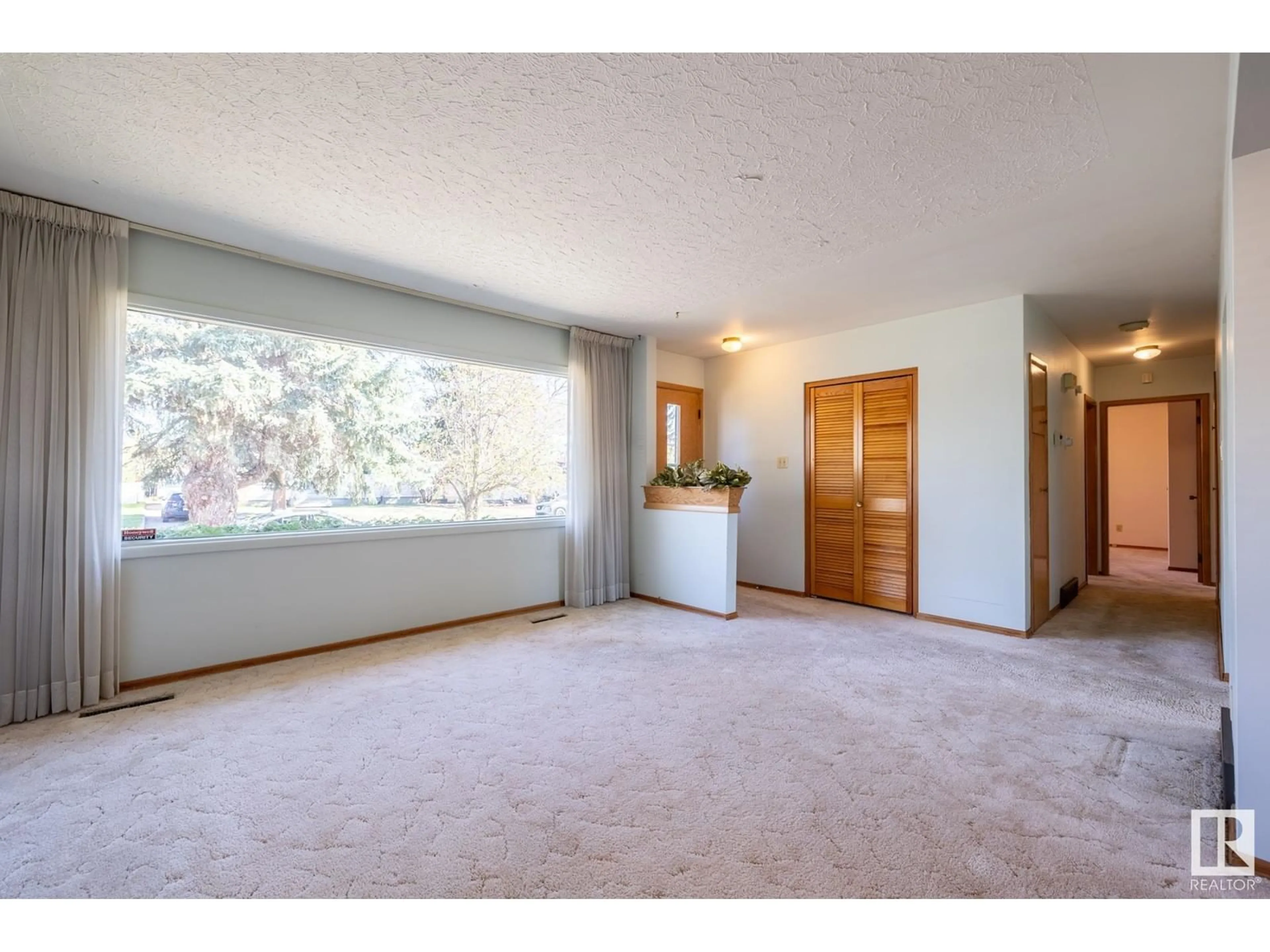 Unknown for 16013 93A AV, Edmonton Alberta T5R5J7