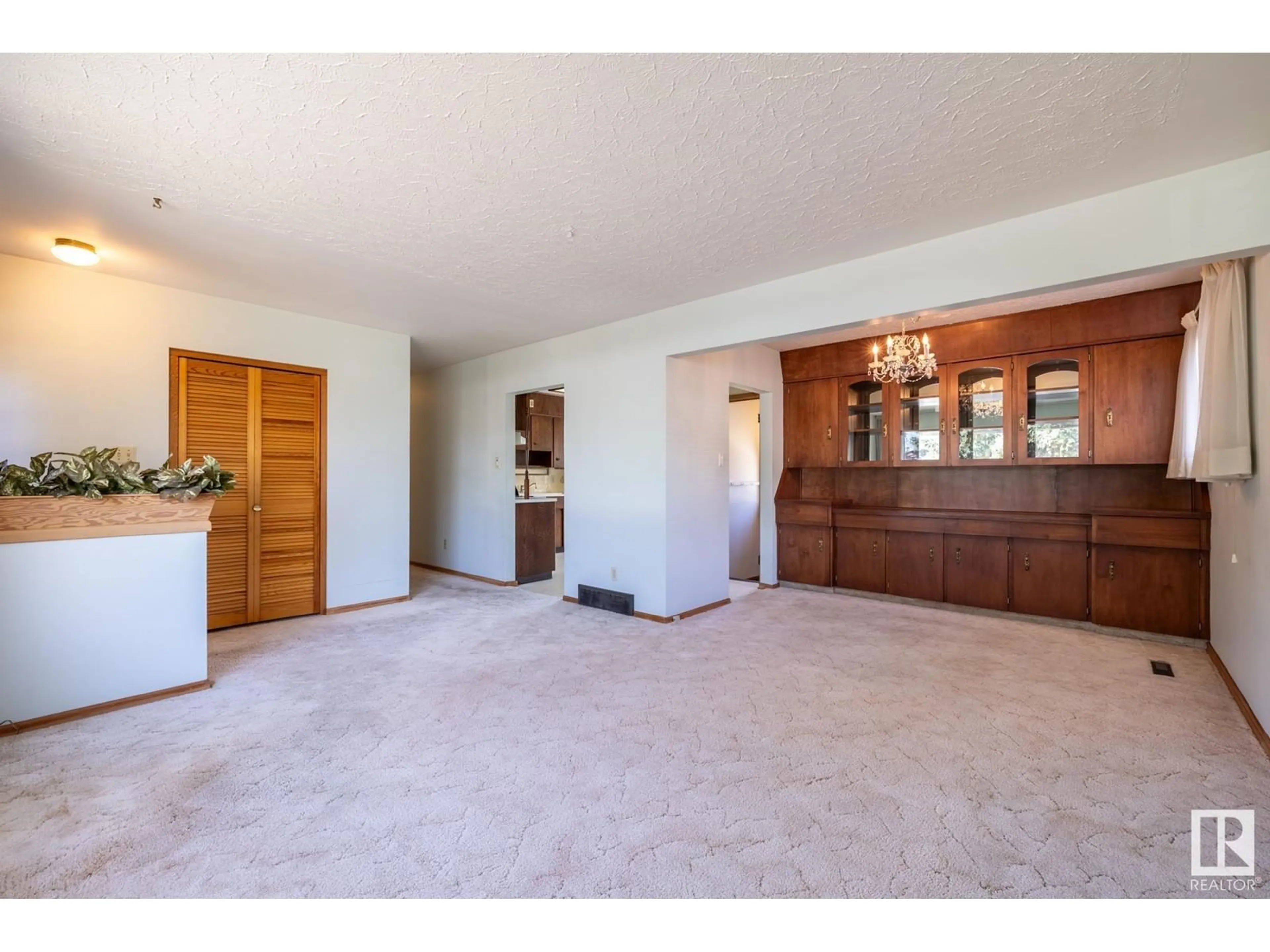 Unknown for 16013 93A AV, Edmonton Alberta T5R5J7