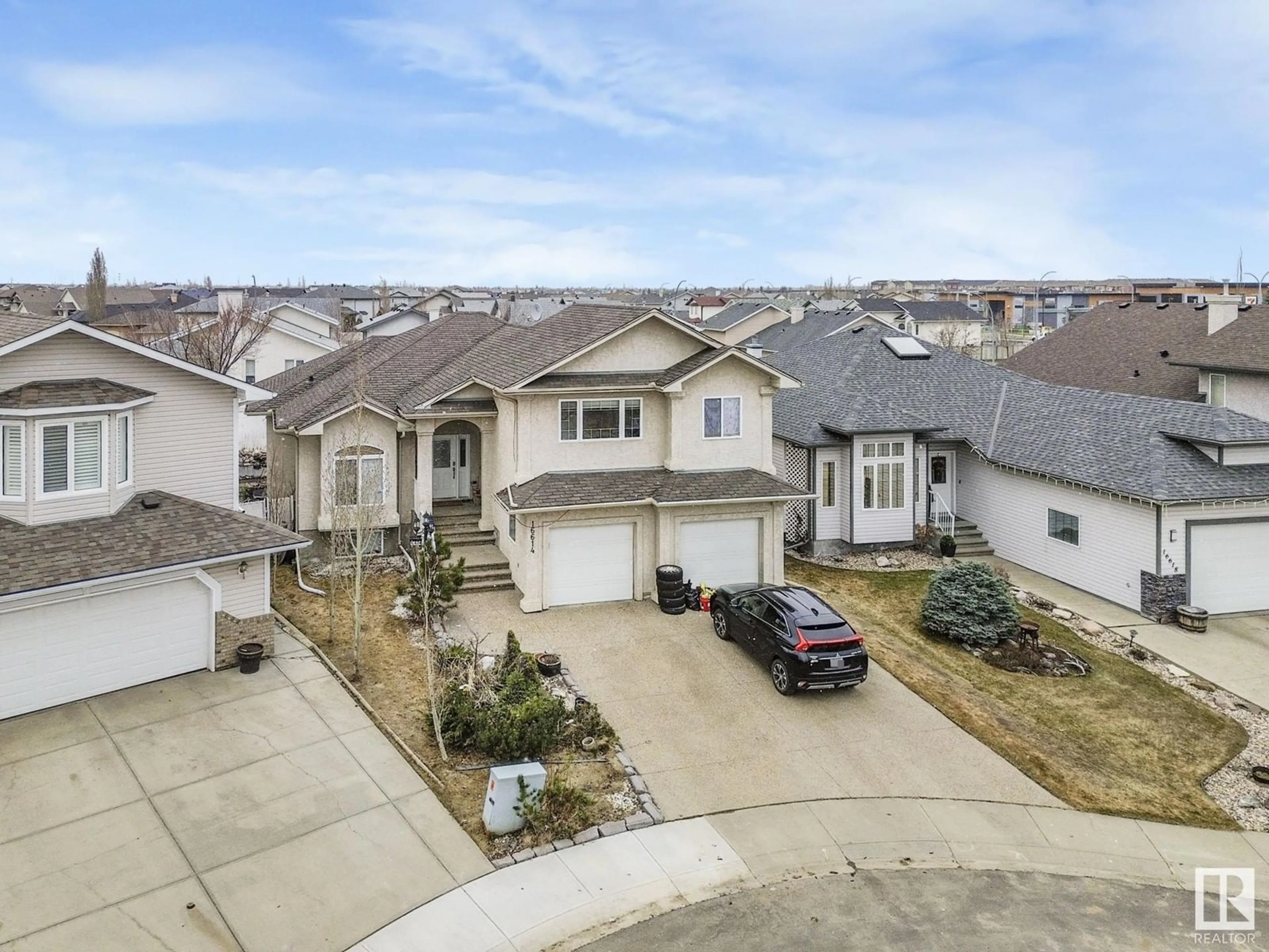 A pic from outside/outdoor area/front of a property/back of a property/a pic from drone, street for NW - 16614 75A ST, Edmonton Alberta T5Z3W2