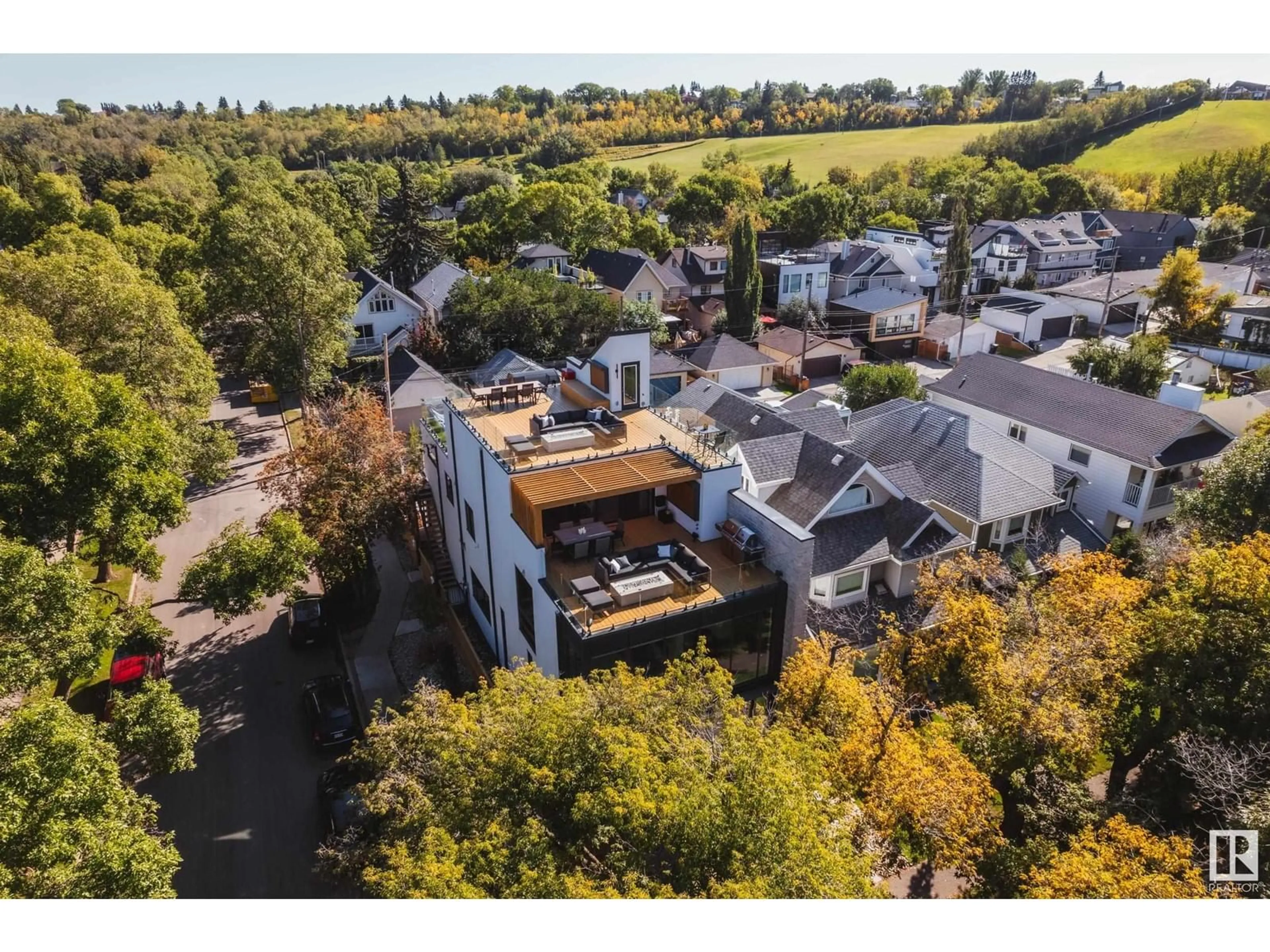 A pic from outside/outdoor area/front of a property/back of a property/a pic from drone, unknown for 9651 96A AV, Edmonton Alberta T6C2C3