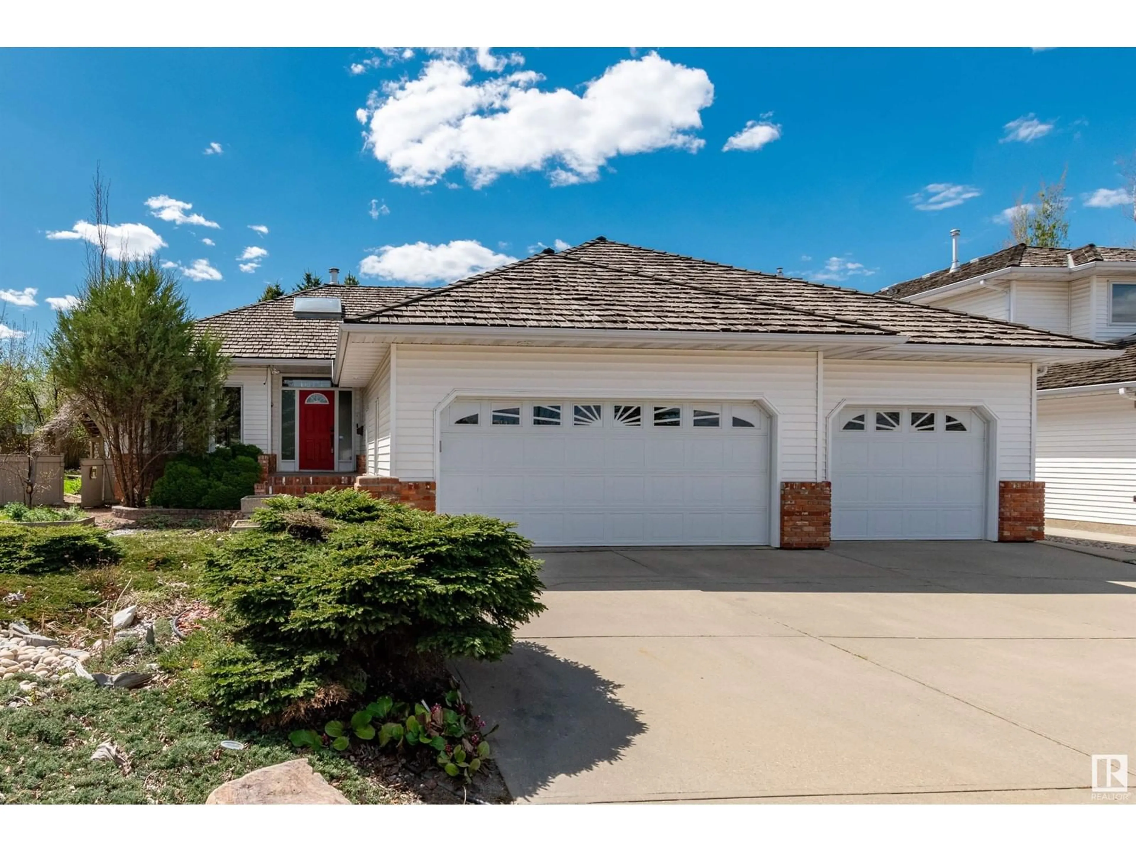 Home with vinyl exterior material, street for 485 REGENCY DR, Sherwood Park Alberta T8A5N1