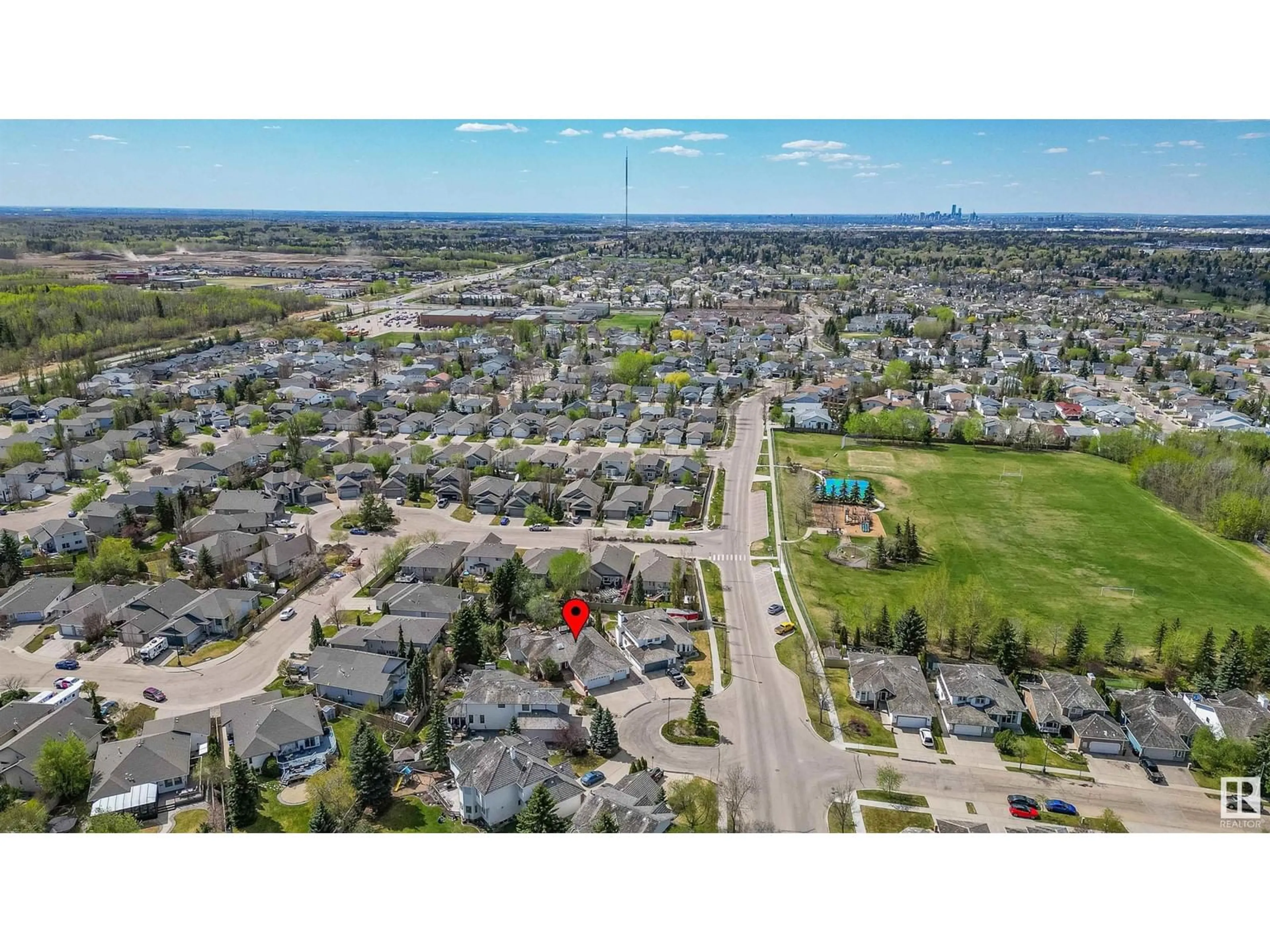 A pic from outside/outdoor area/front of a property/back of a property/a pic from drone, street for 485 REGENCY DR, Sherwood Park Alberta T8A5N1