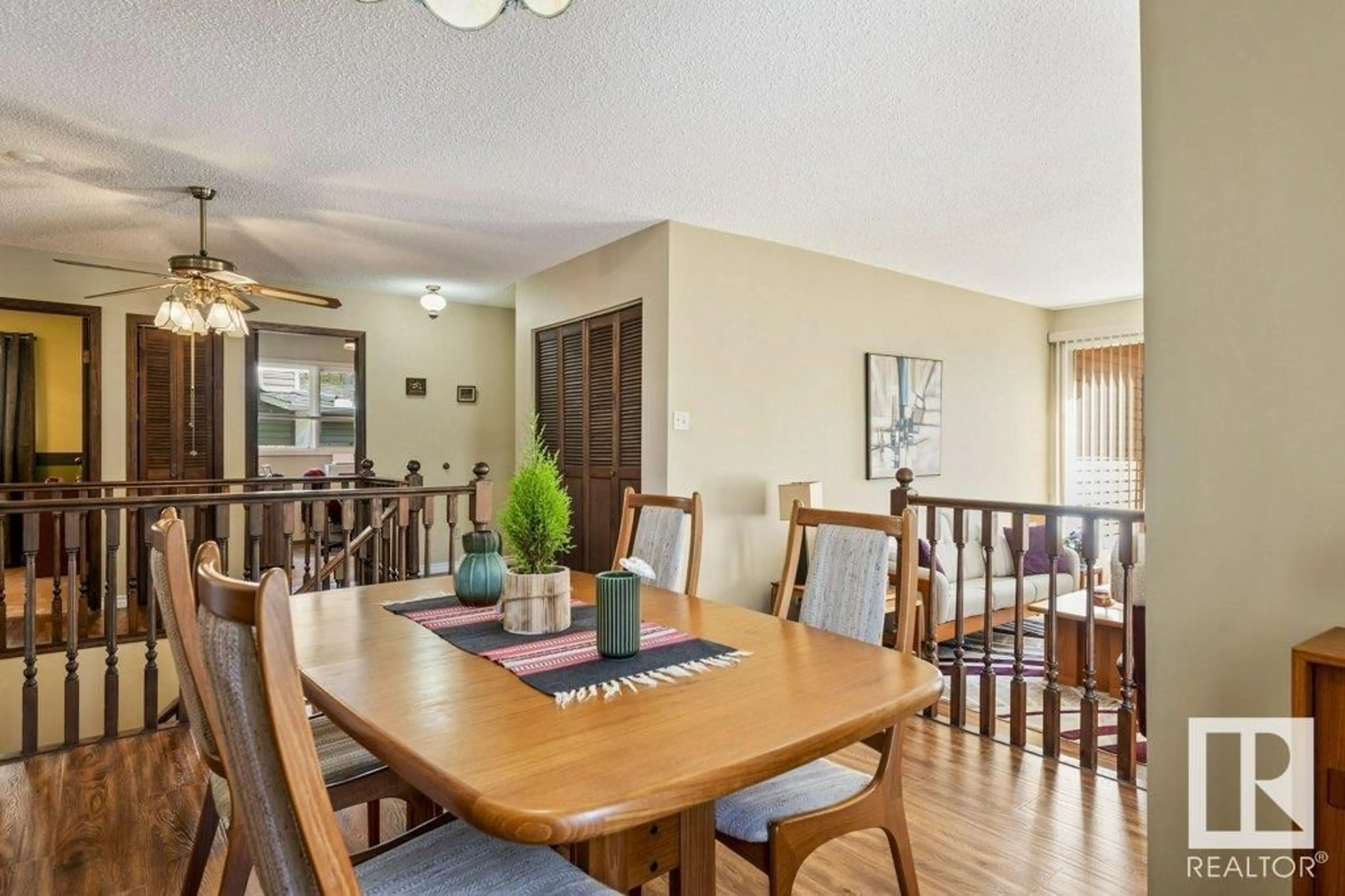Dining room, wood/laminate floor for 4668 16A AV, Edmonton Alberta T6L2S2