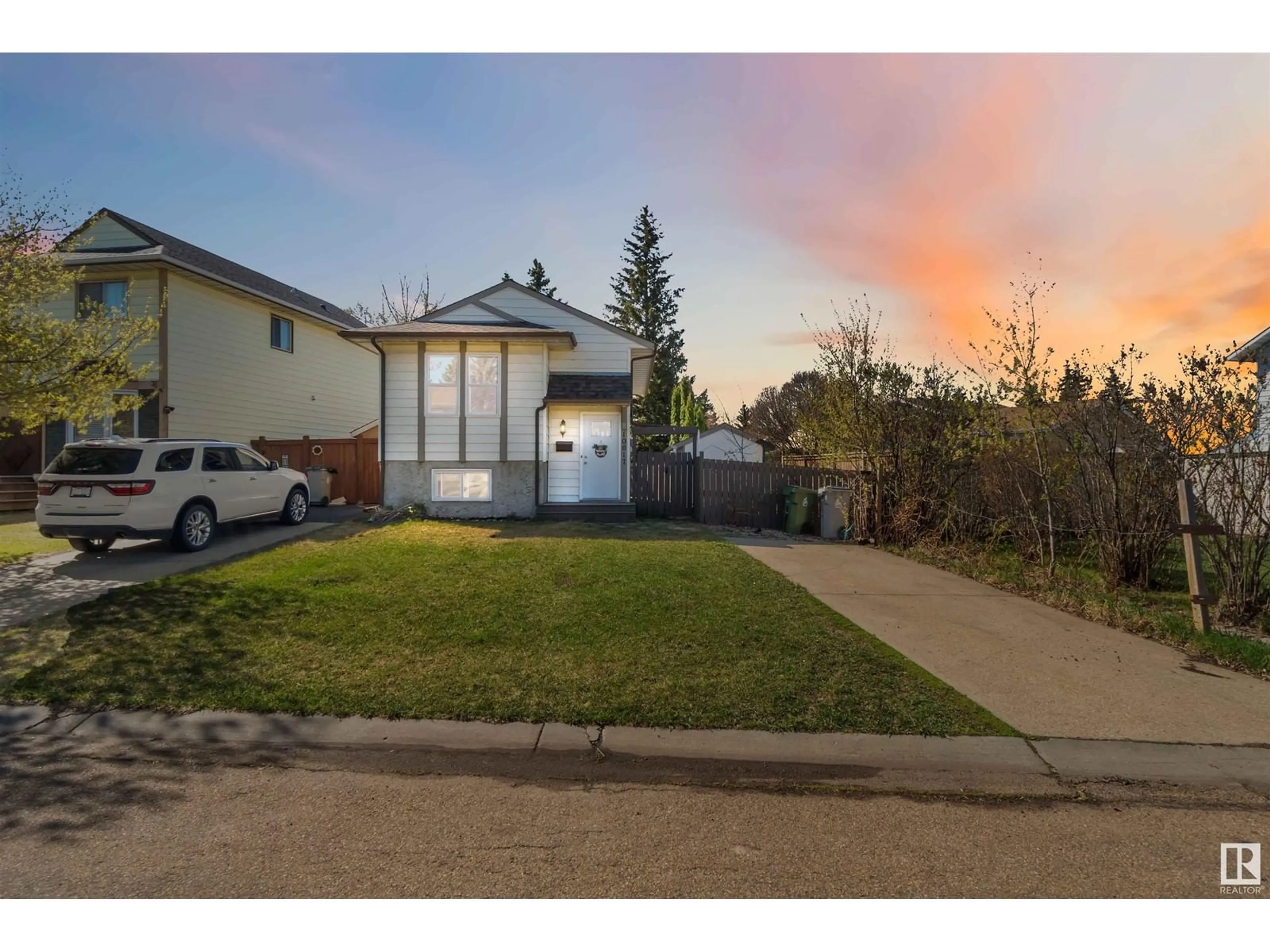 A pic from outside/outdoor area/front of a property/back of a property/a pic from drone, street for 10617 98 AV, Morinville Alberta T8R1E4