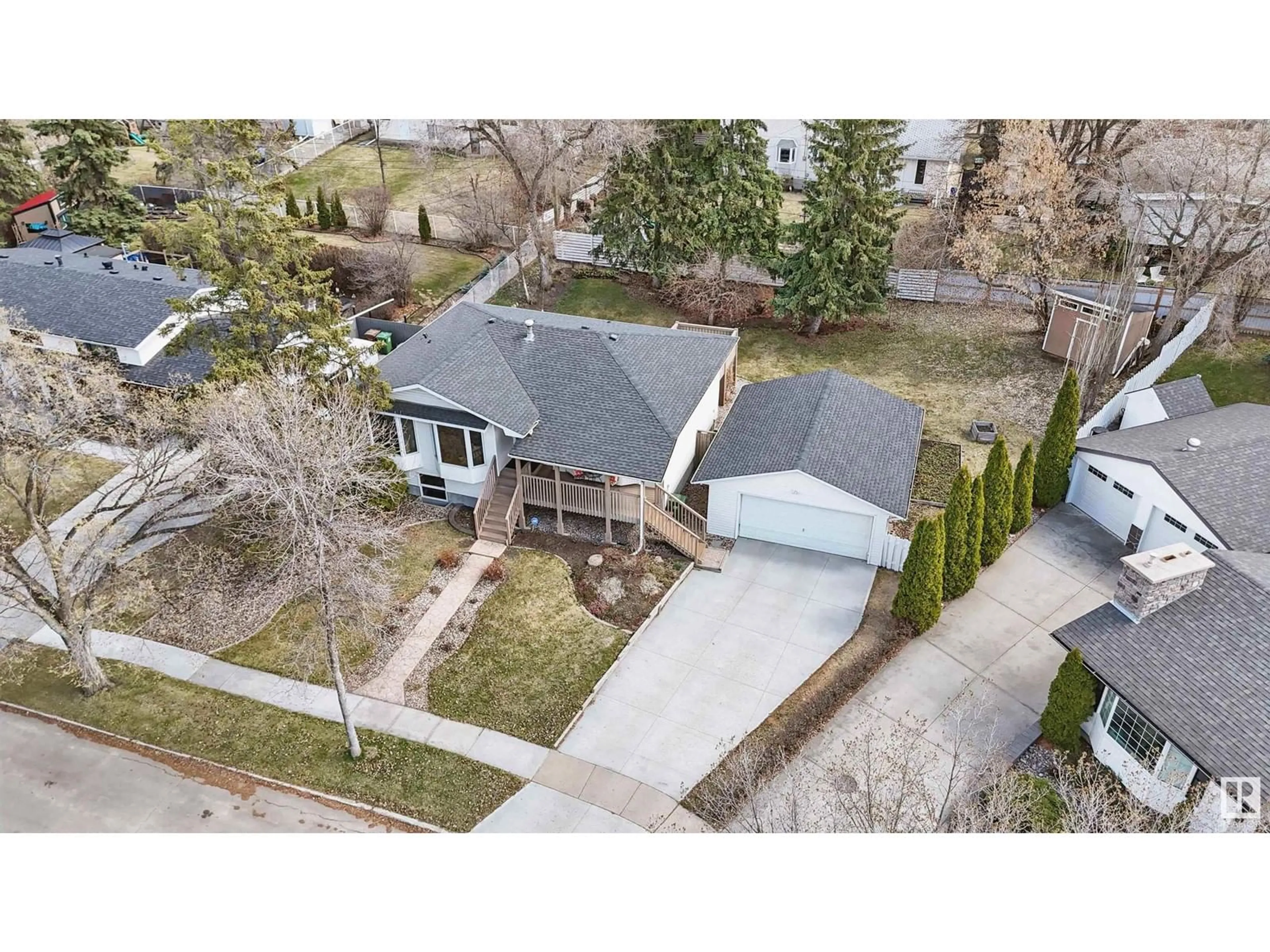A pic from outside/outdoor area/front of a property/back of a property/a pic from drone, street for 14 SPRUCE CR, St. Albert Alberta T8N0H6