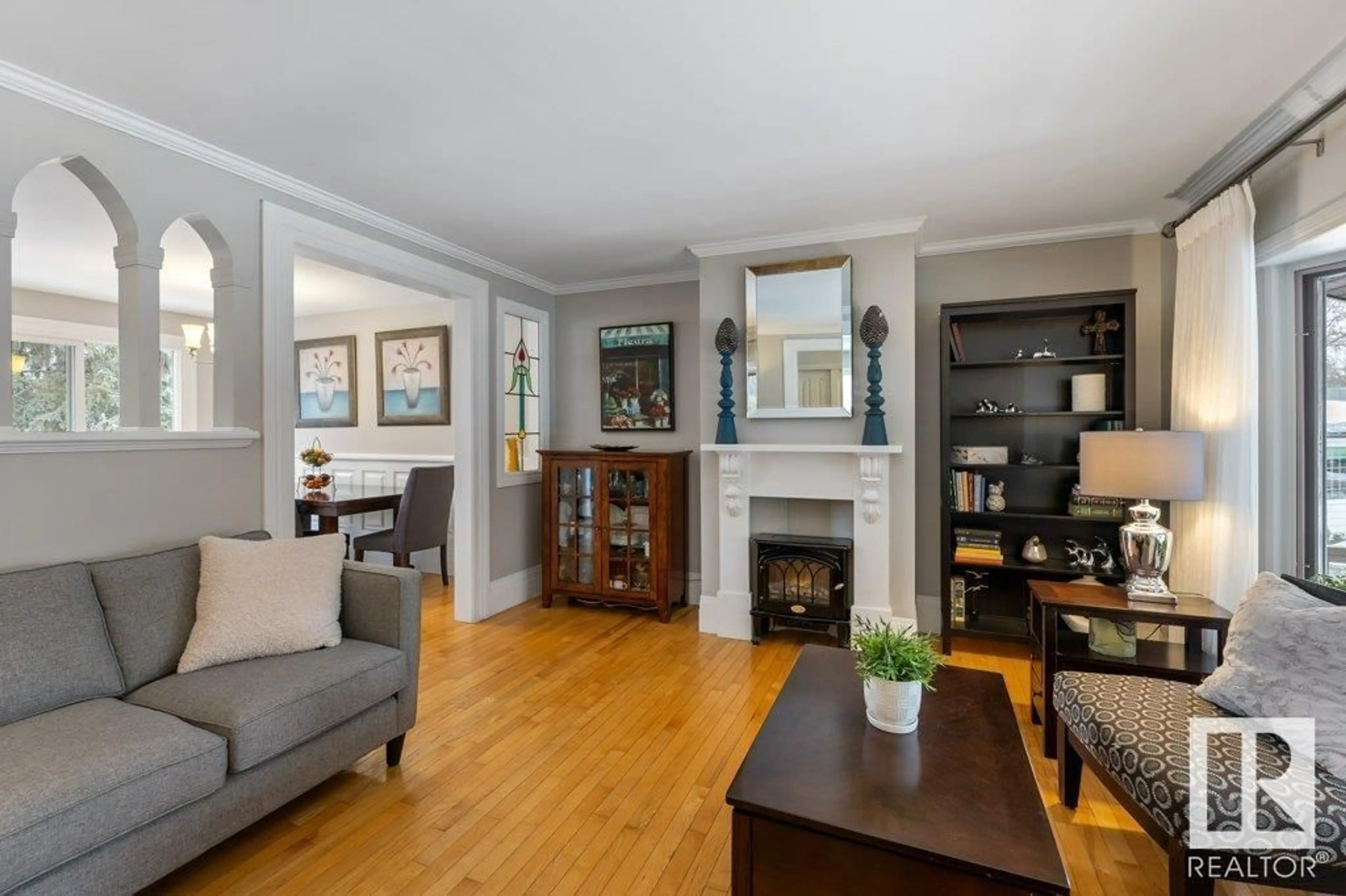 Living room with furniture, wood/laminate floor for 14 SPRUCE CR, St. Albert Alberta T8N0H6