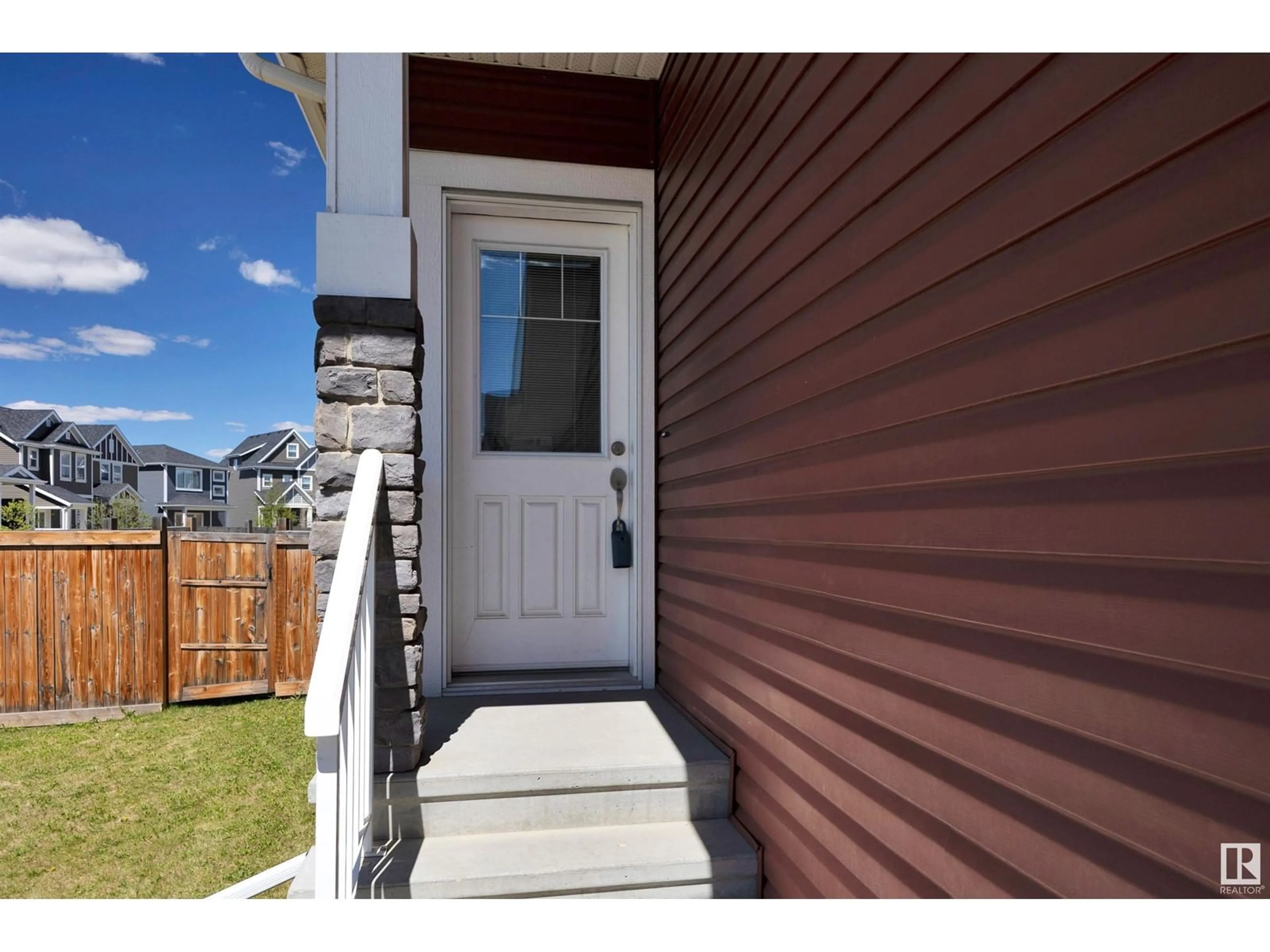 Indoor entryway for 268 STURTZ BN, Leduc Alberta T9E0X4
