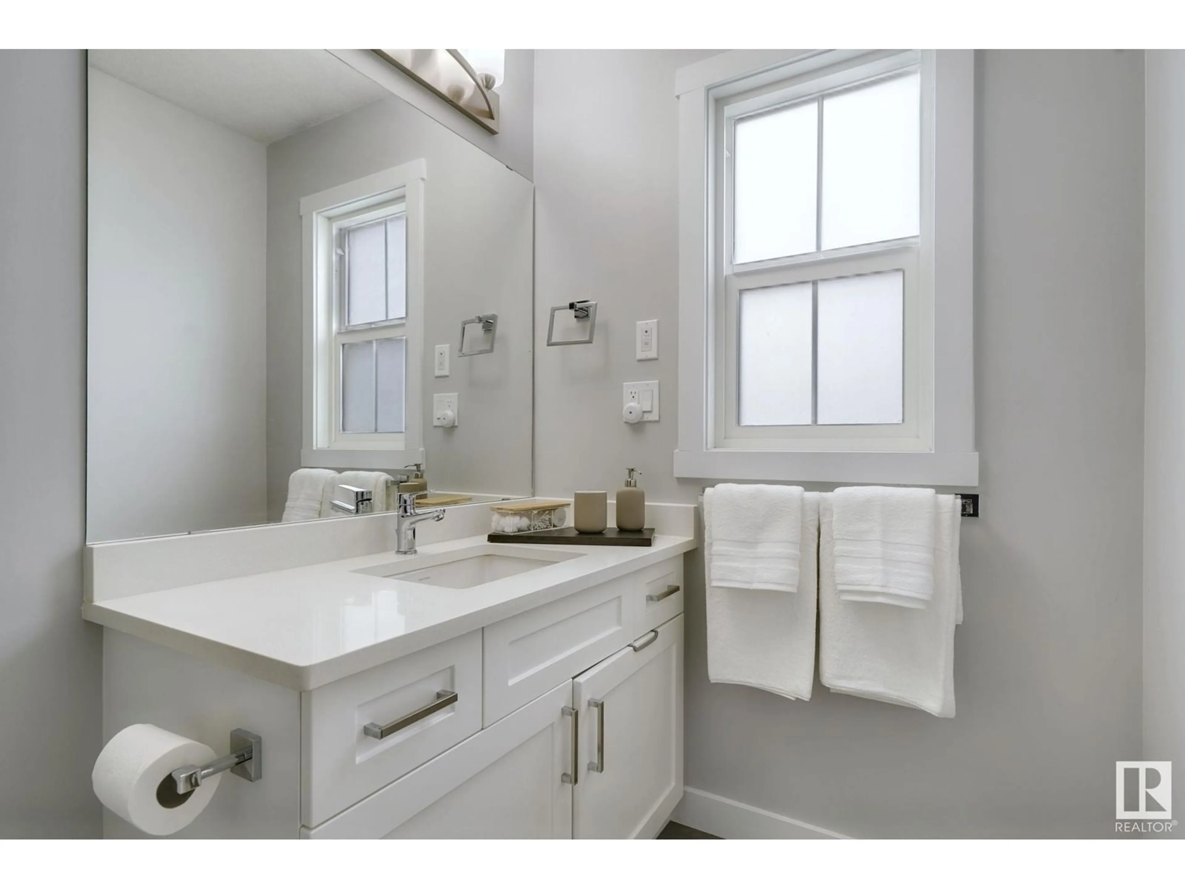 Standard bathroom, ceramic/tile floor for 1699 ERKER WY, Edmonton Alberta T6M0Z9