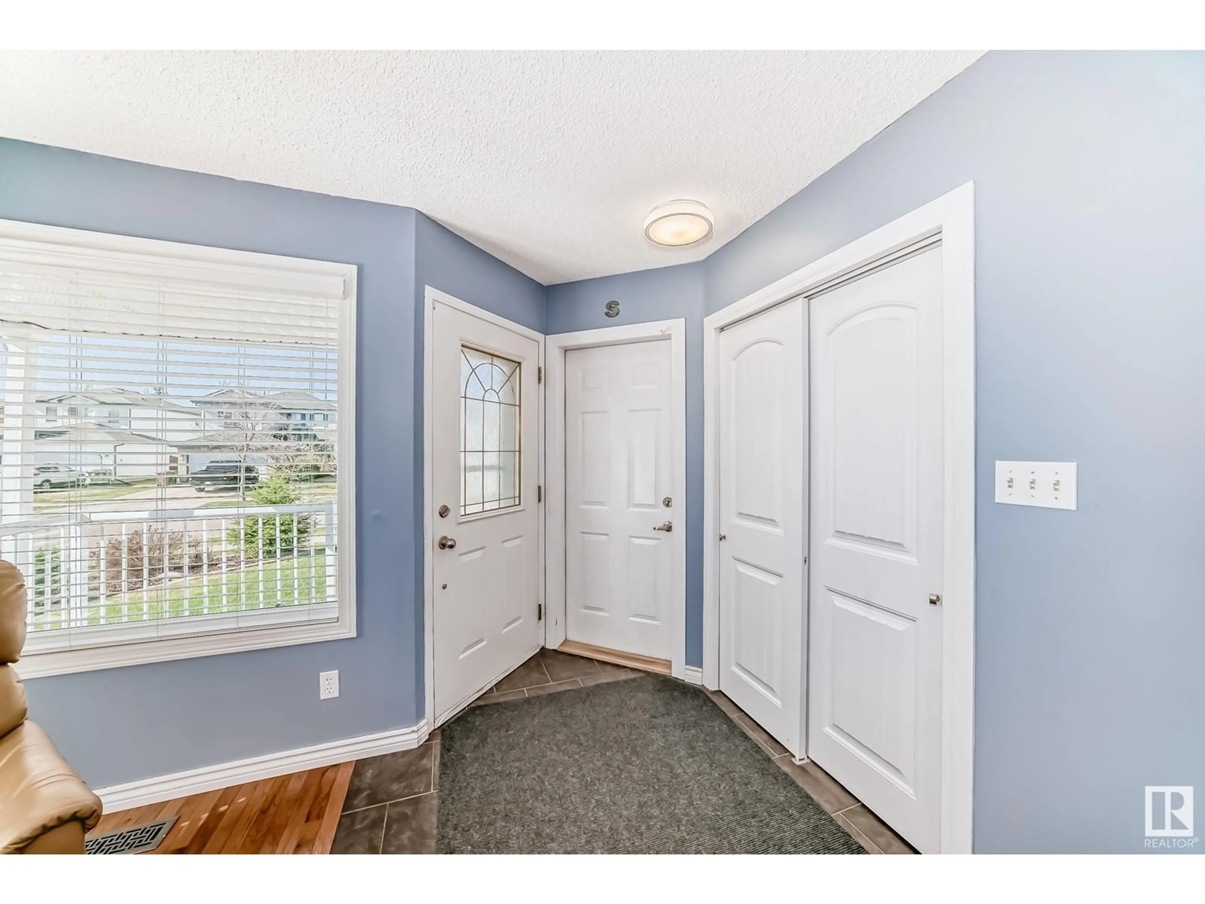Indoor entryway for 9 DOMINION WY, St. Albert Alberta T8N6L3